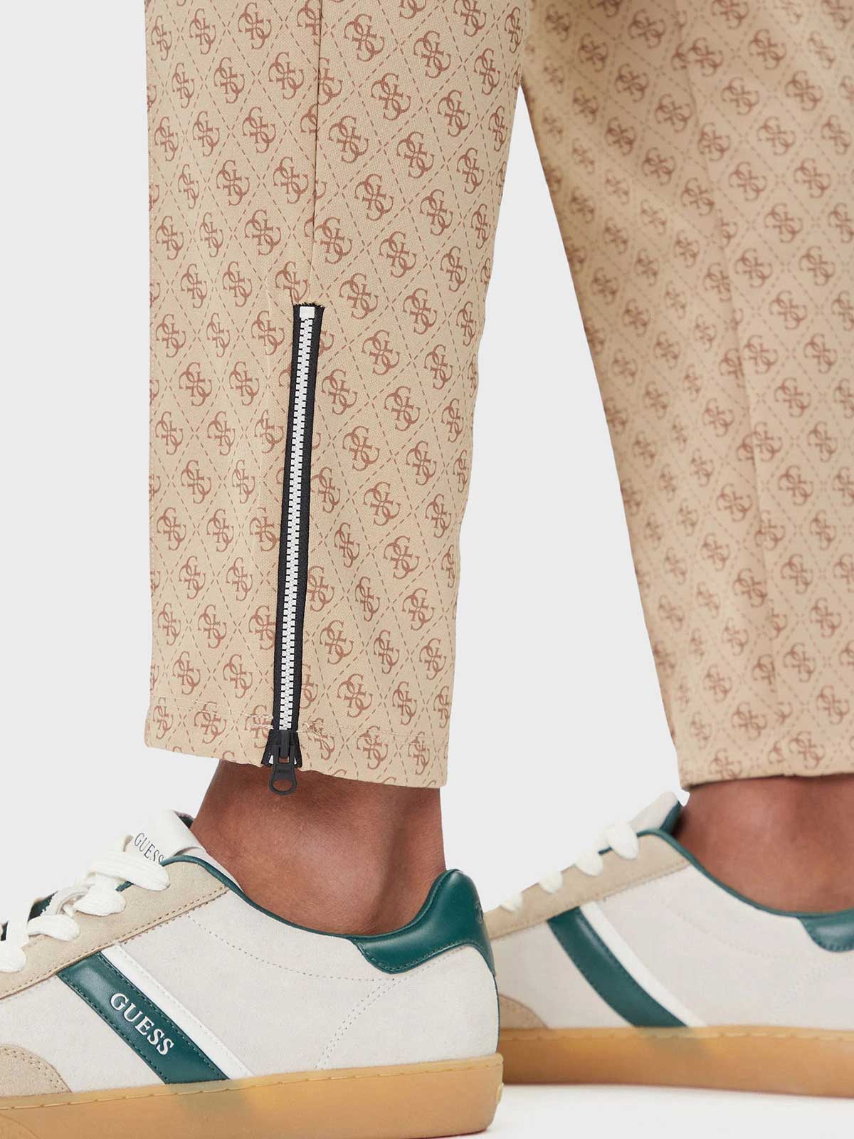 GUESS Спортно долнище KORBIN PANT