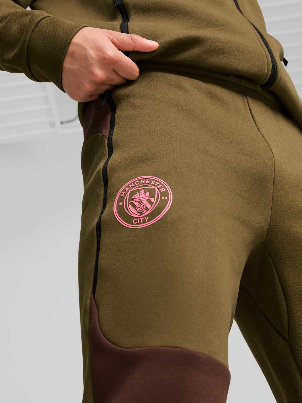 PUMA Спортно долнище MCFC PUMATECH Track Pant DK