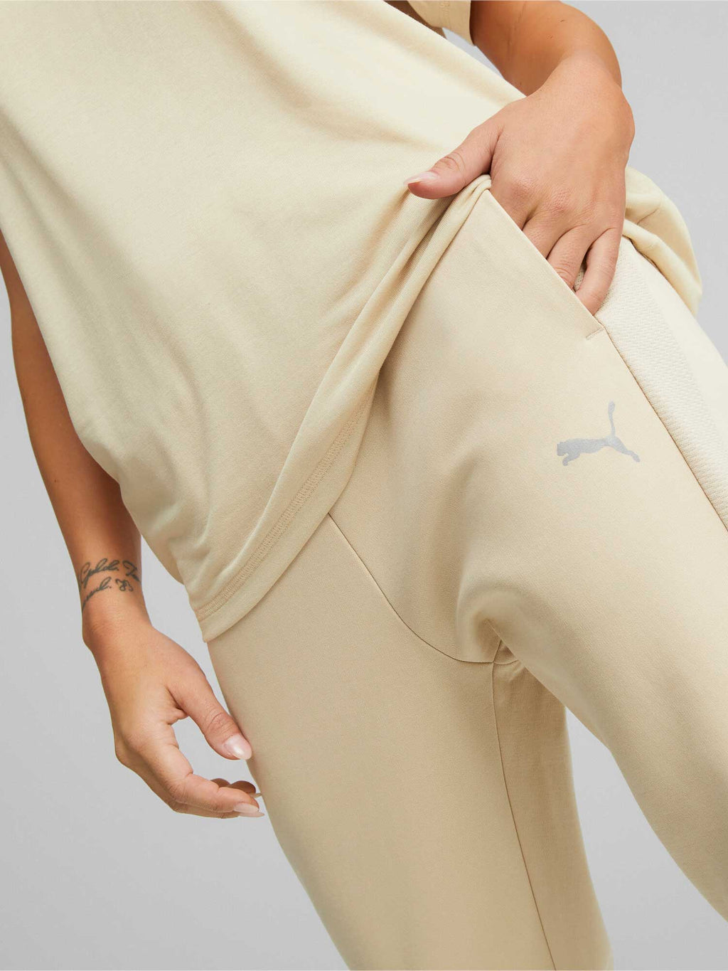 PUMA Спортно долнище EVOSTRIPE High-Waist