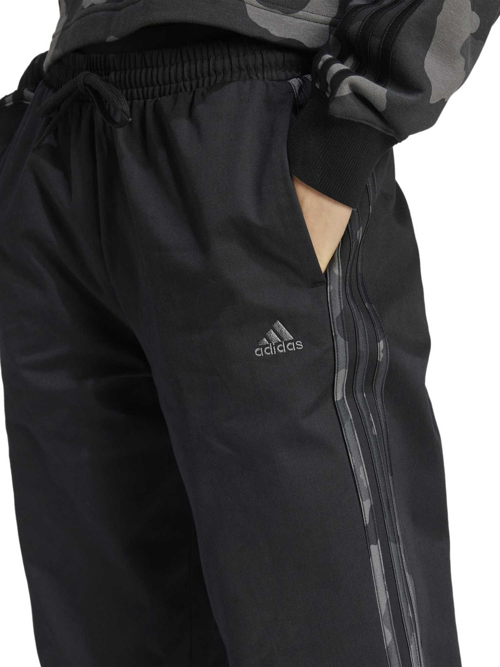 ADIDAS SPORTSWEAR Спортно долнище ESSENTIALS CAMO PRINTED 3 STRIPES