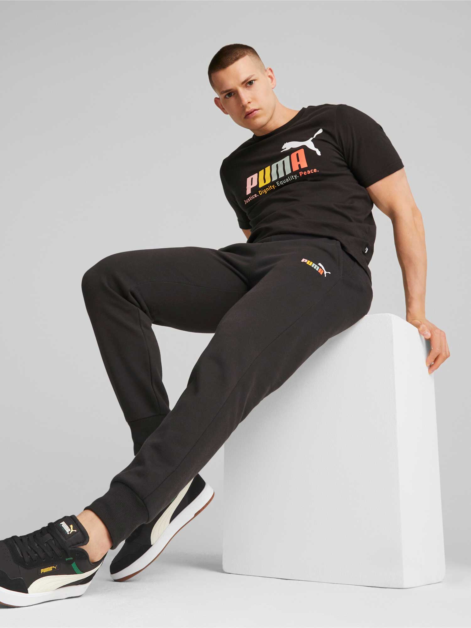 PUMA Спортно долнище ESS+ Multicolor