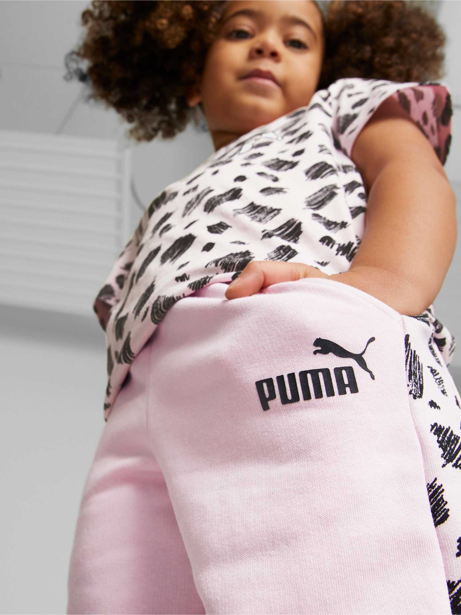 PUMA Спортно долнище ESS+ MATES TR
