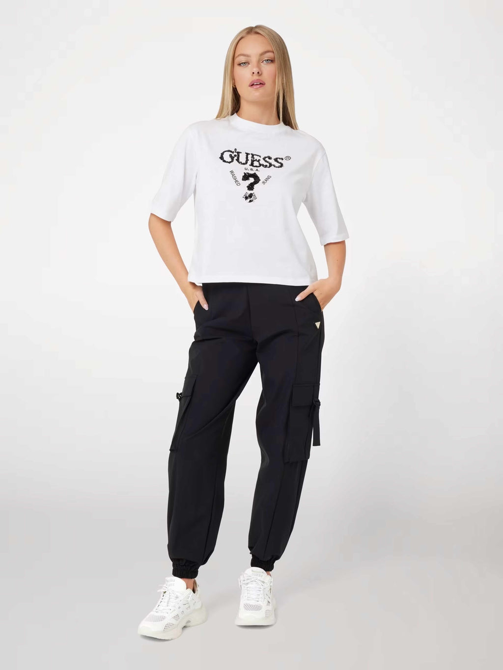 GUESS Тениска AURELIE BOXY TEE