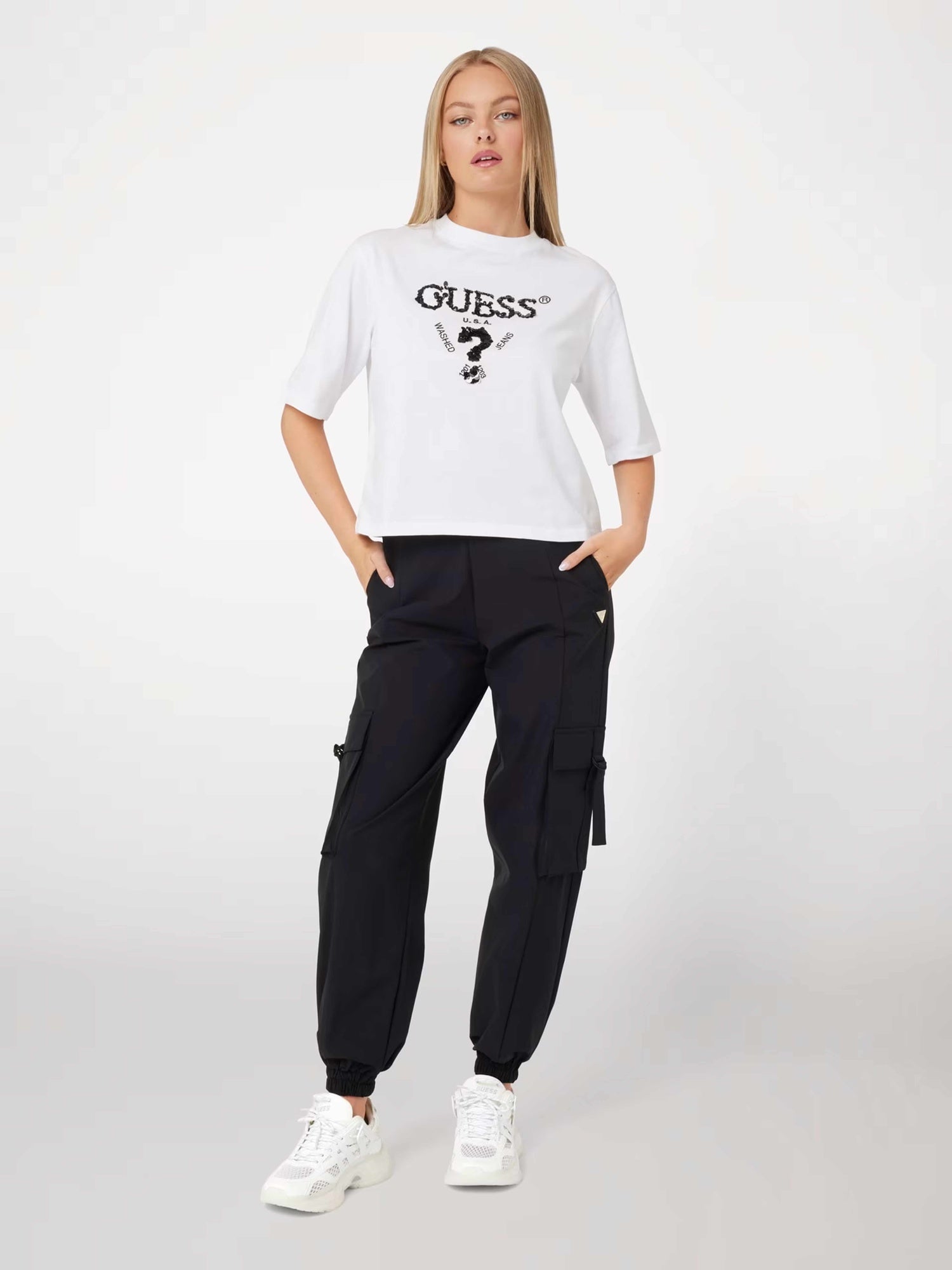GUESS Тениска AURELIE BOXY TEE