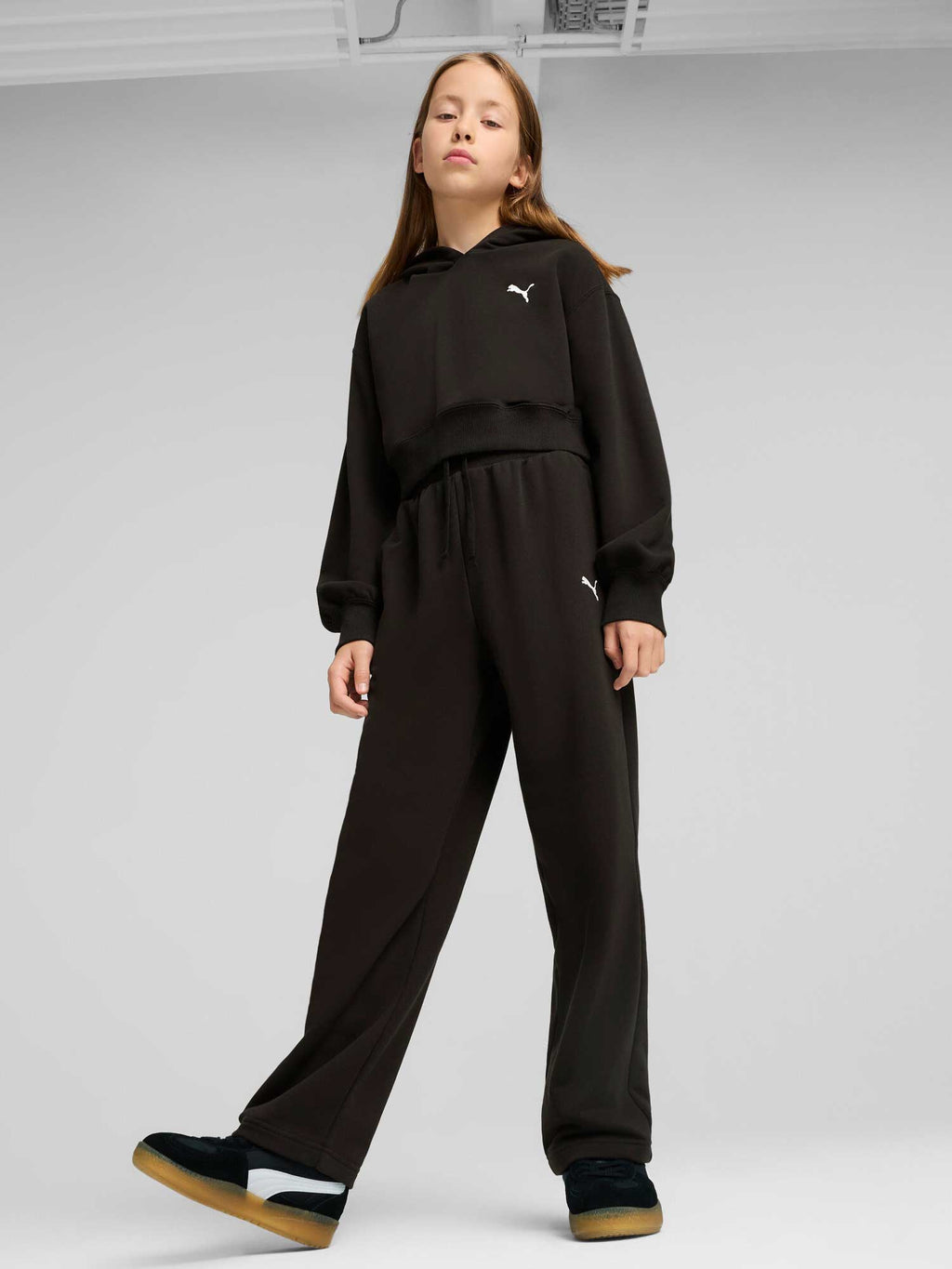 PUMA Спортно долнище WARDROBE ESS Relaxed Wide Leg Swea