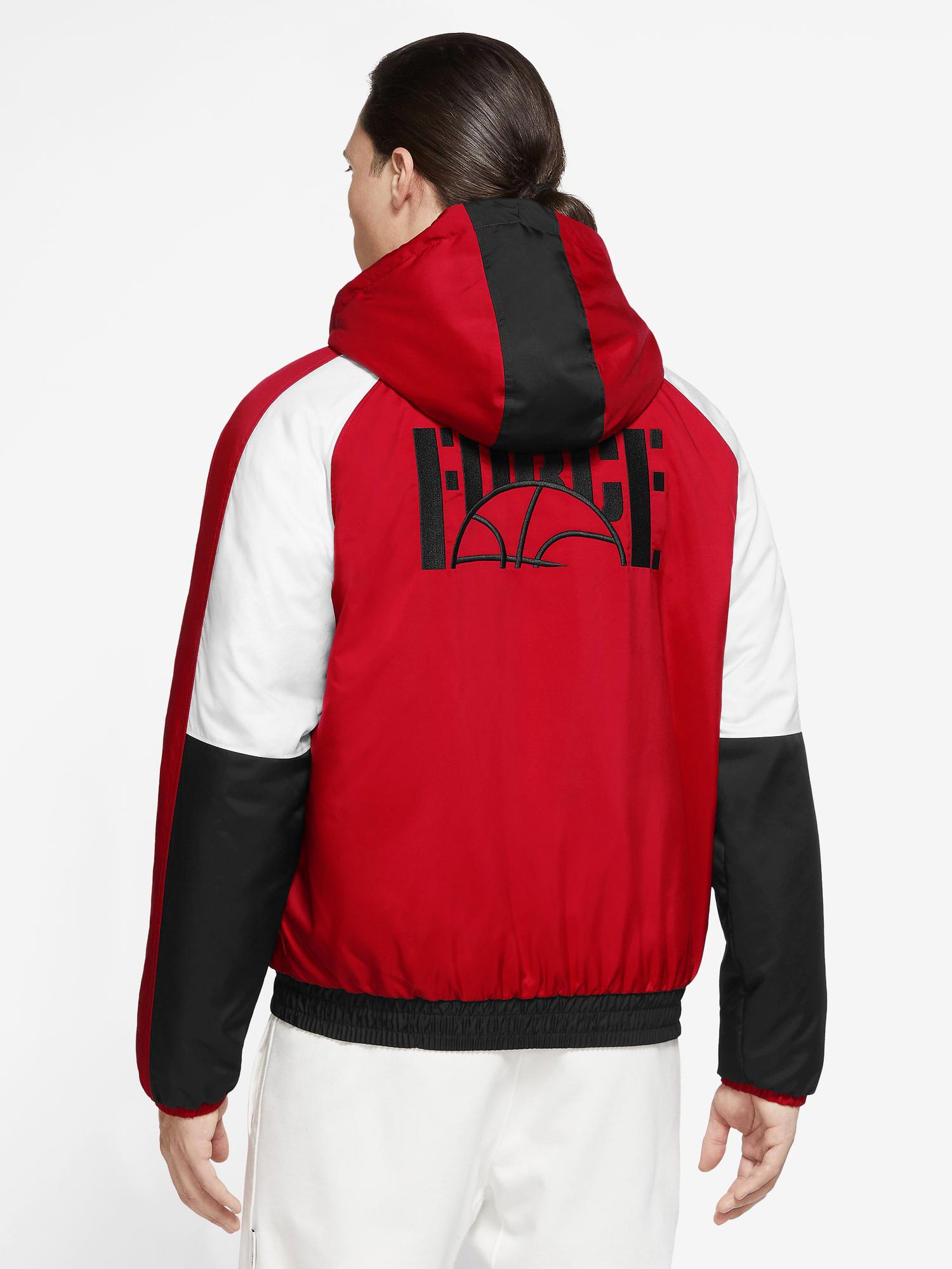 NIKE Яке M DNA