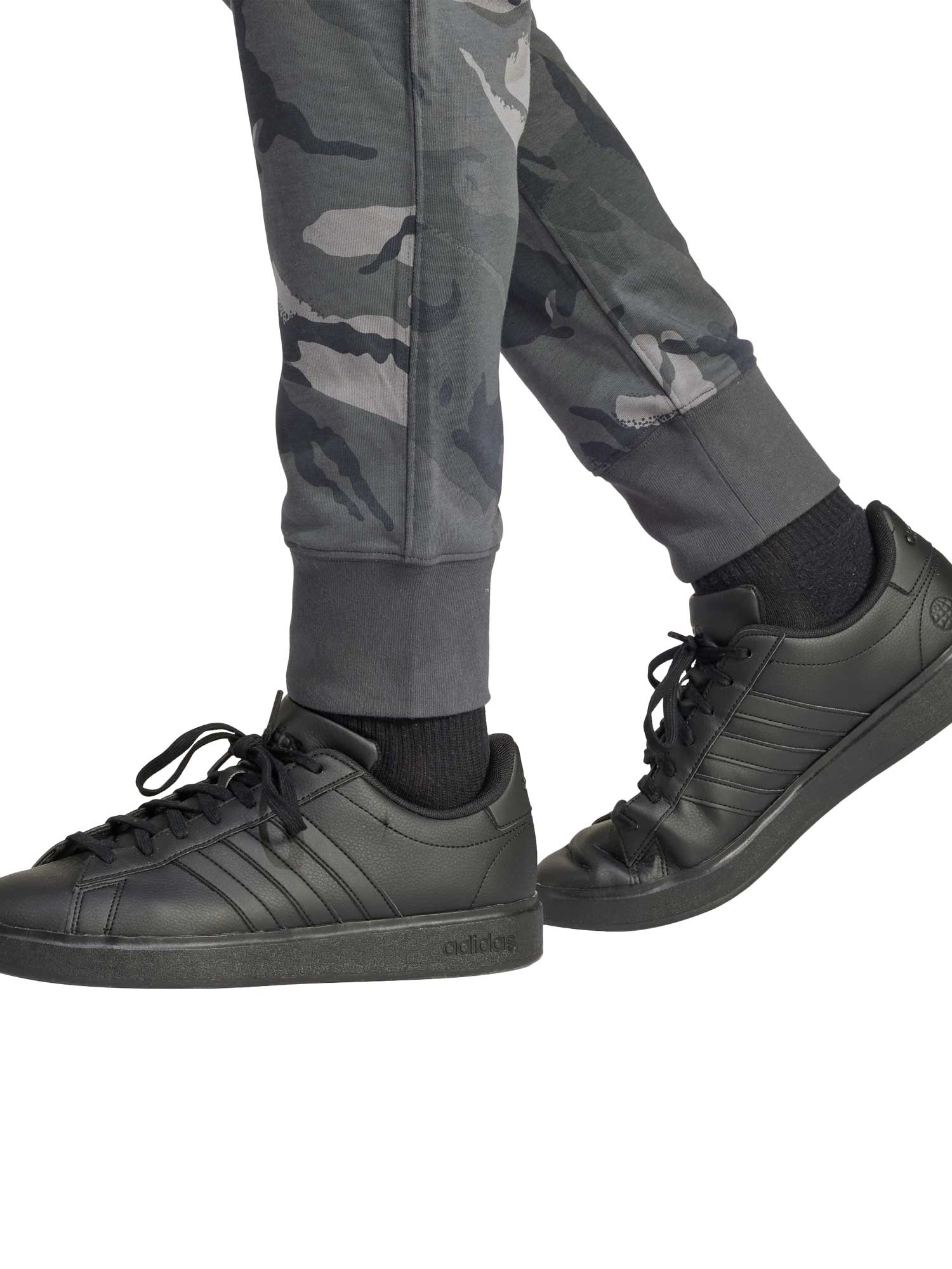 ADIDAS SPORTSWEAR Спортно долнище Seasonal Essentials Camouflage