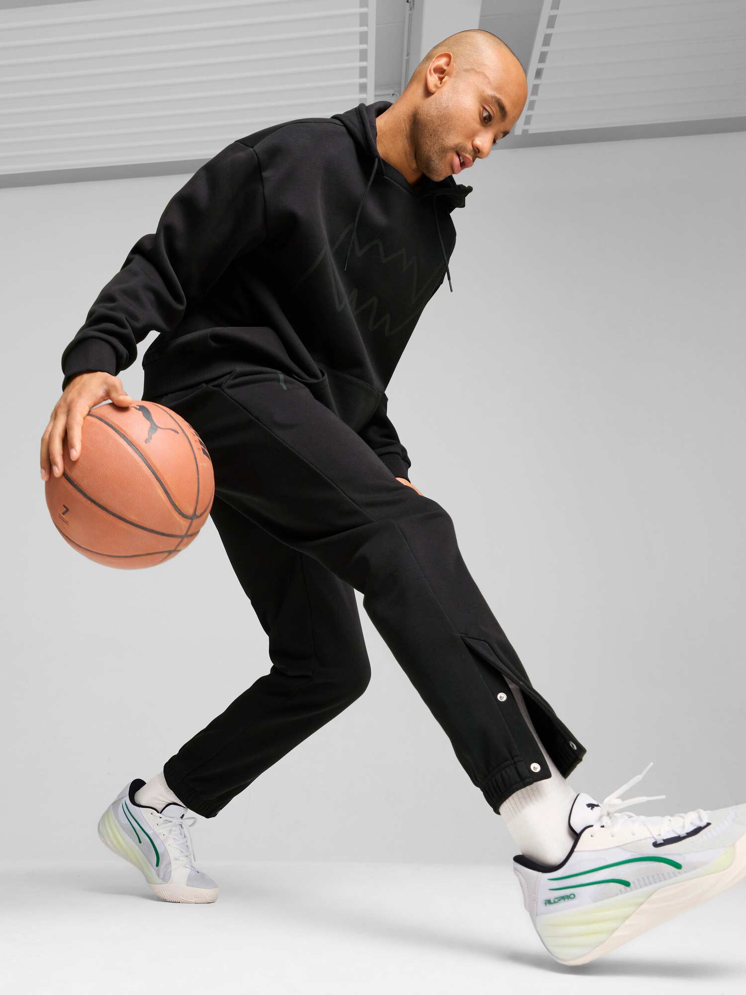 PUMA Спортно долнище Jaws Core Sweat 2.0