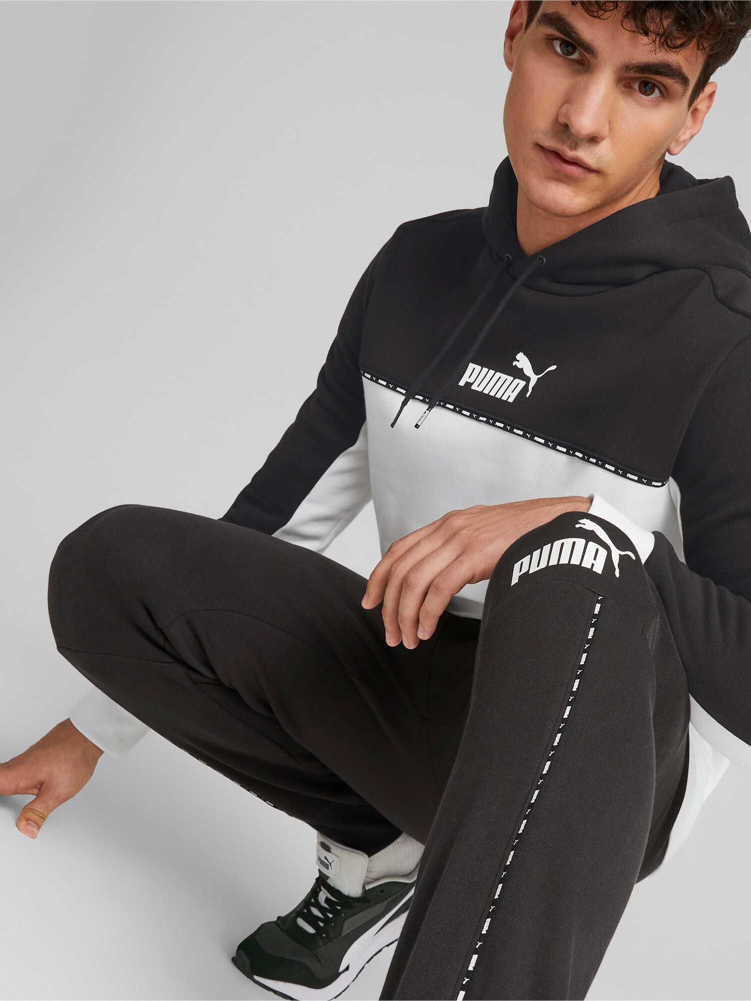 PUMA Спортно долнище ESS BLOCK x TAPE