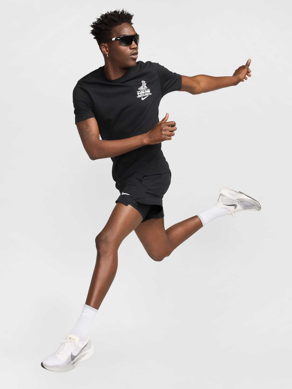 NIKE Тениска M NK TEE RUN IYKYK