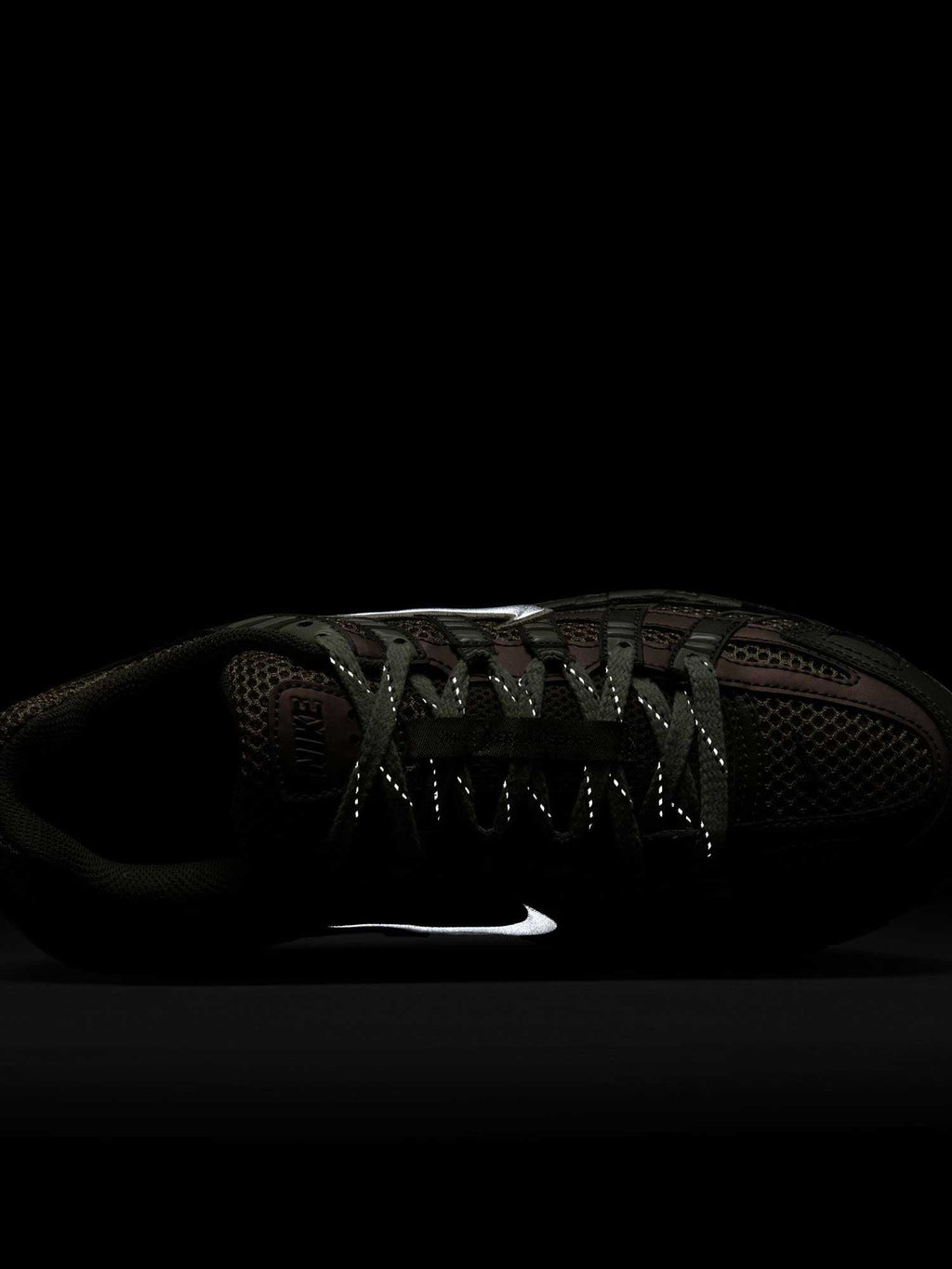 NIKE Обувки W P-6000 SE
