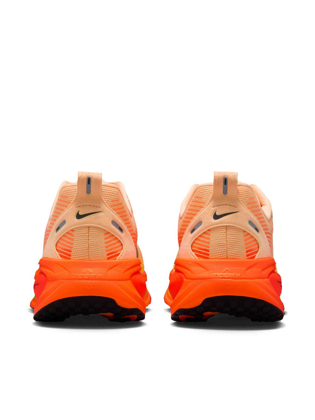 NIKE Обувки VOMERO 18