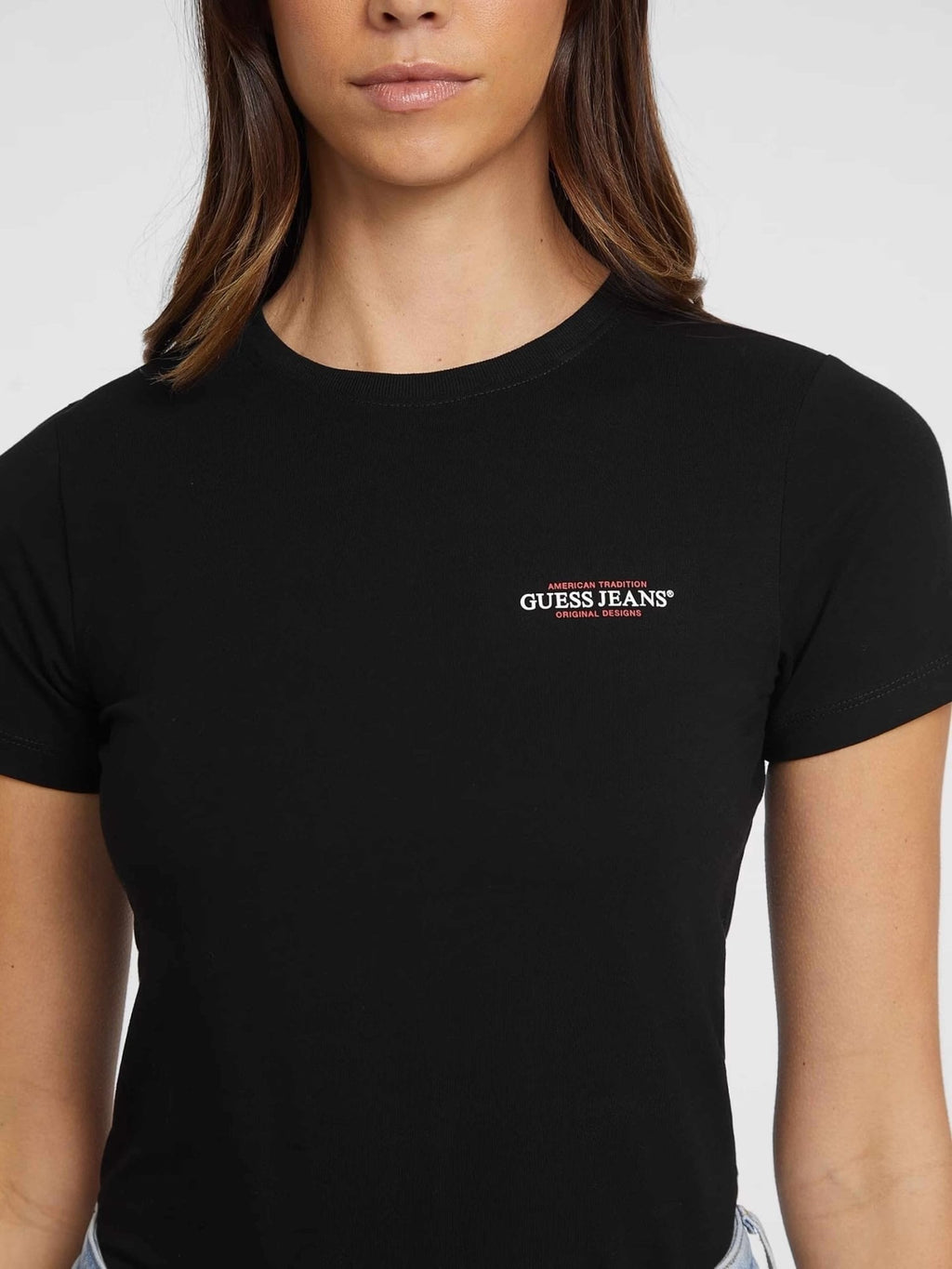 GUESS JEANS Тениска GJ SS CN REG 3D EMBR GUESS TEE