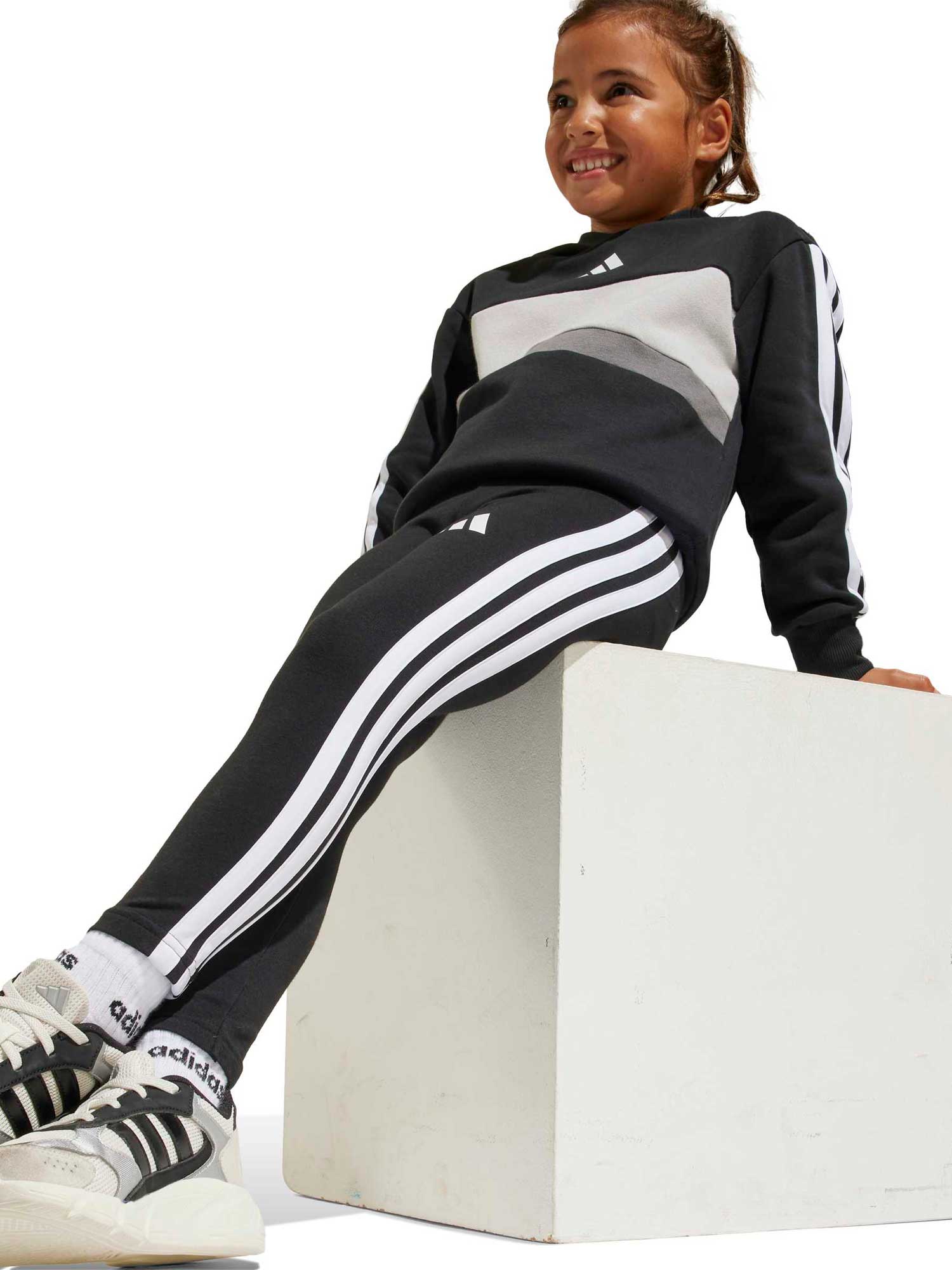 ADIDAS SPORTSWEAR Спортен екип Seasonal Essentials Tiberio 3-Stripes