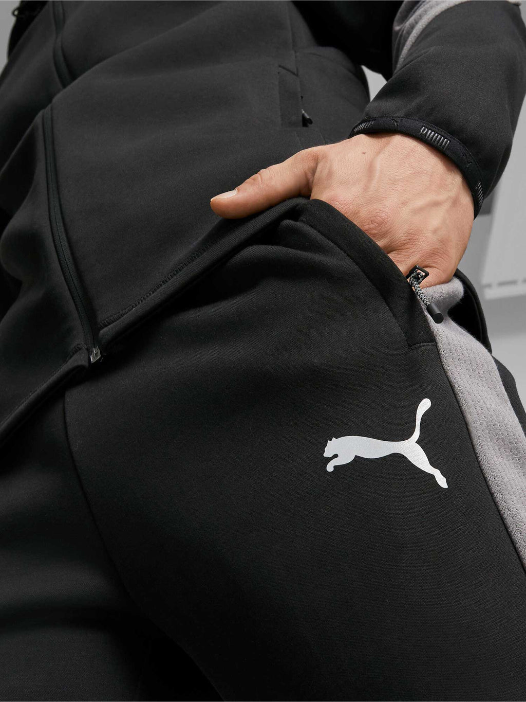 PUMA Спортно долнище Evostripe