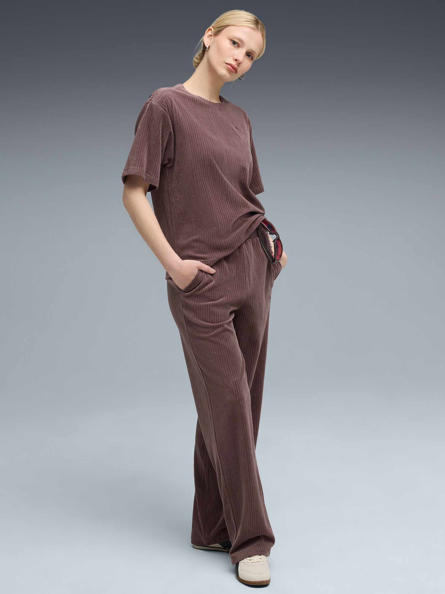 PUMA Спортно долнище ESS ELEVATED Velour Rib Str Leg