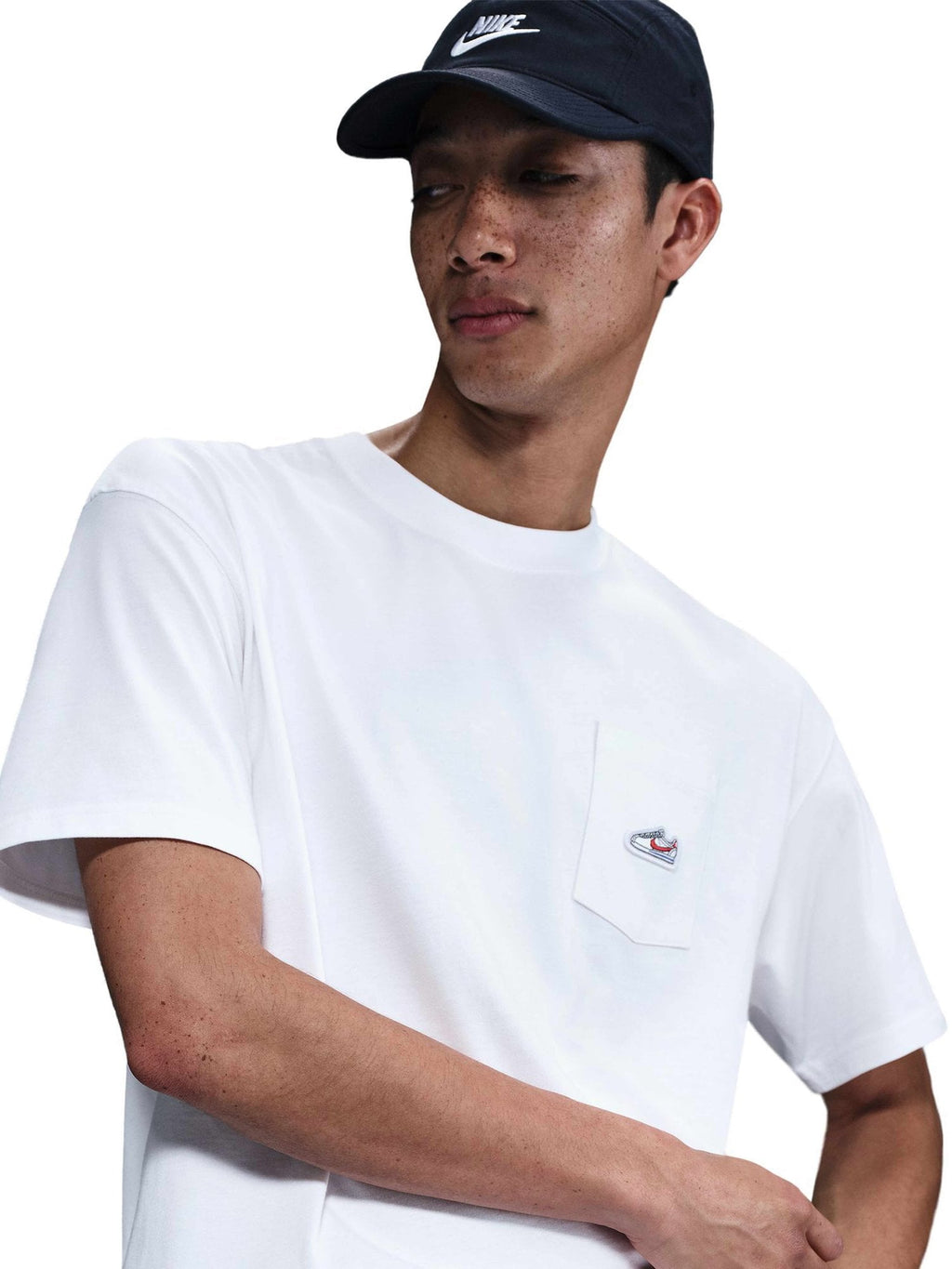 NIKE Тениска U NSW TEE M90 SNKR PTCH PKT 2