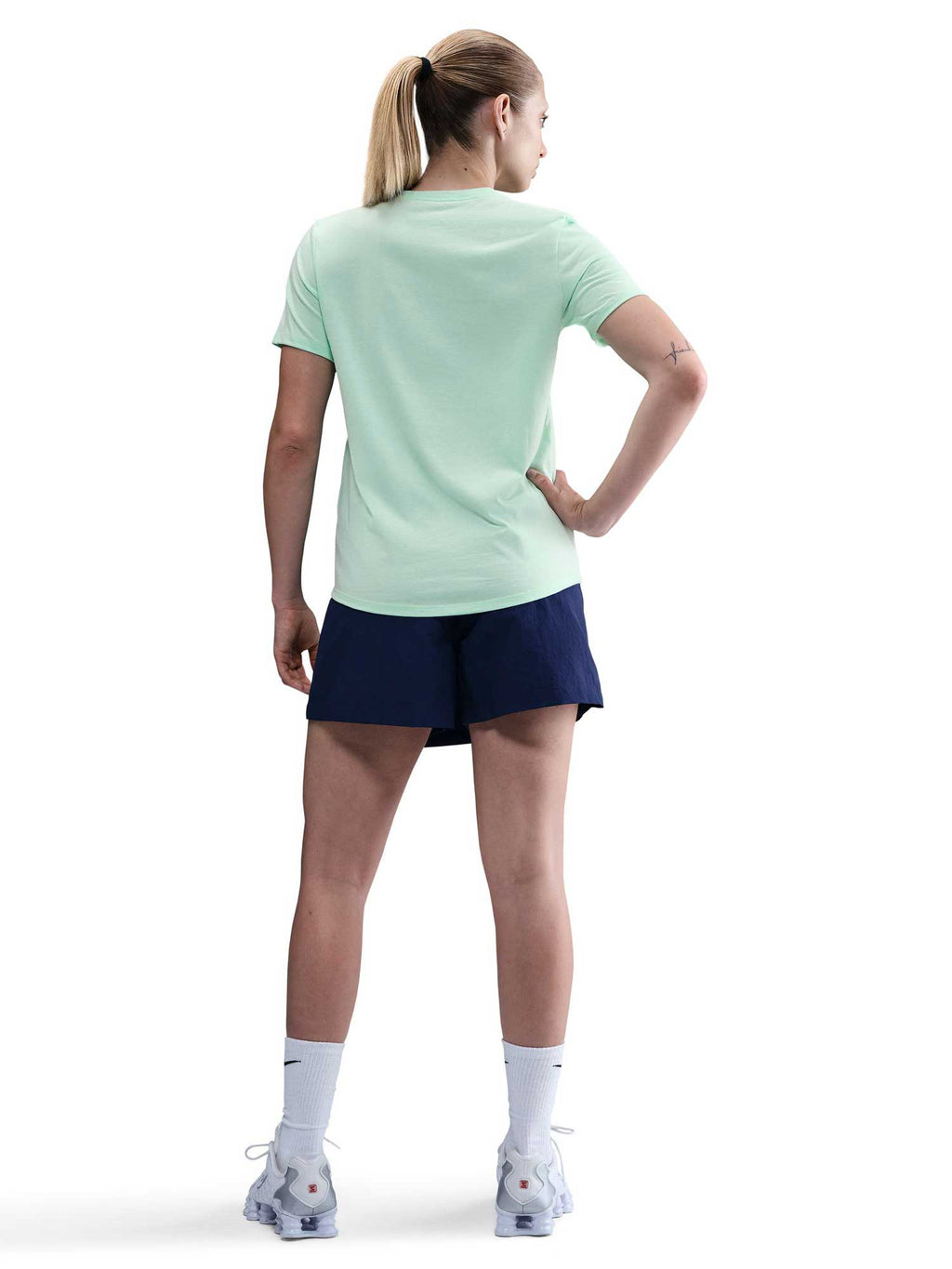 NIKE Тениска W NSW CLUB SS TEE ICN FTRA