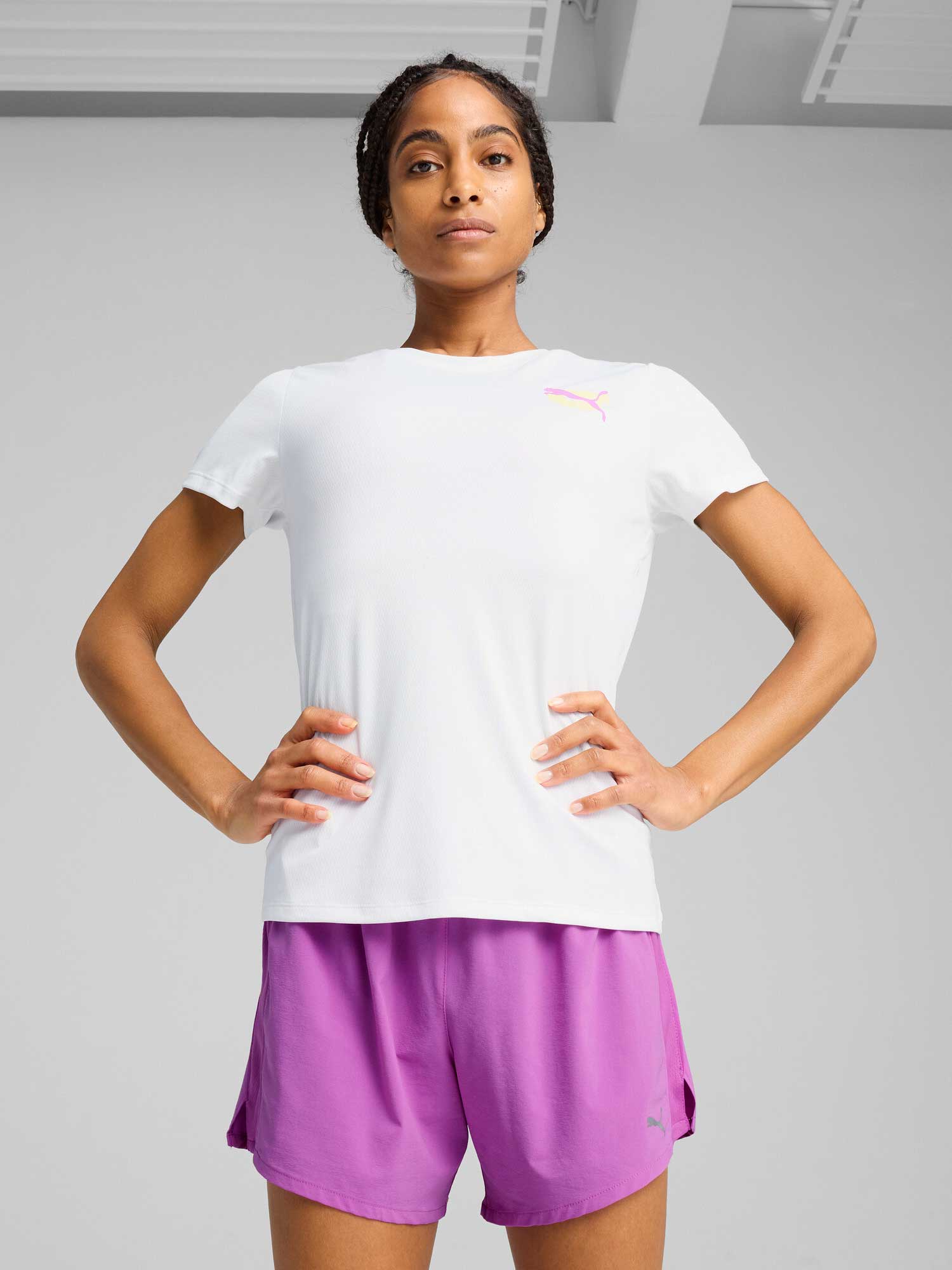 PUMA Тениска GRAPHICS RUNNING ILLUSTRATION TEE W