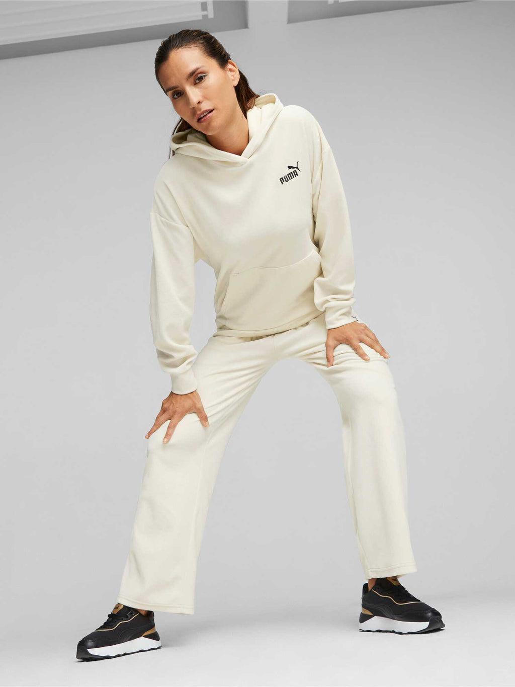 PUMA Суитшърт ESS ELEVATED Velour Hoodie
