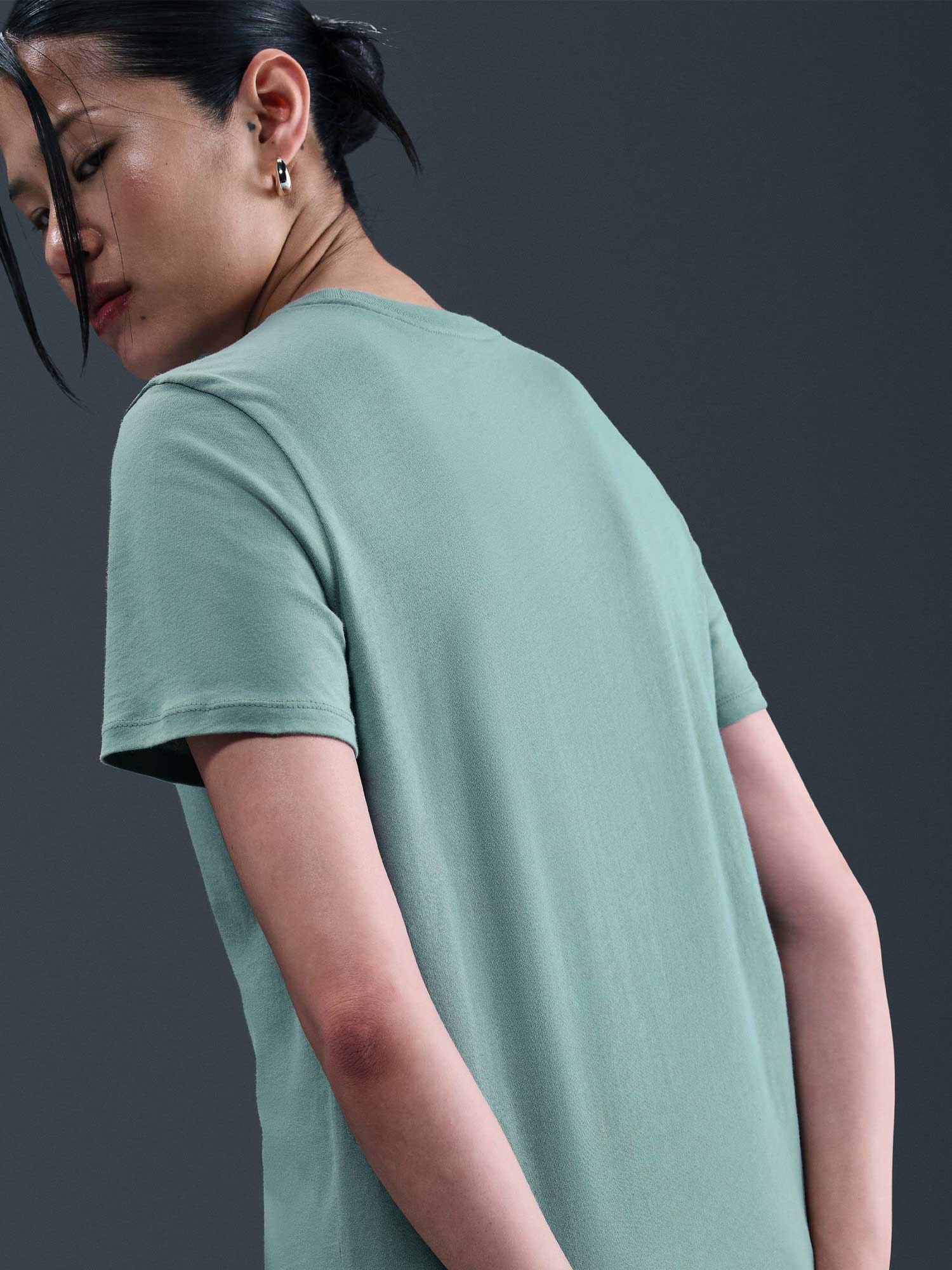 NIKE Тениска W NSW CLUB SS TEE ICN FTRA