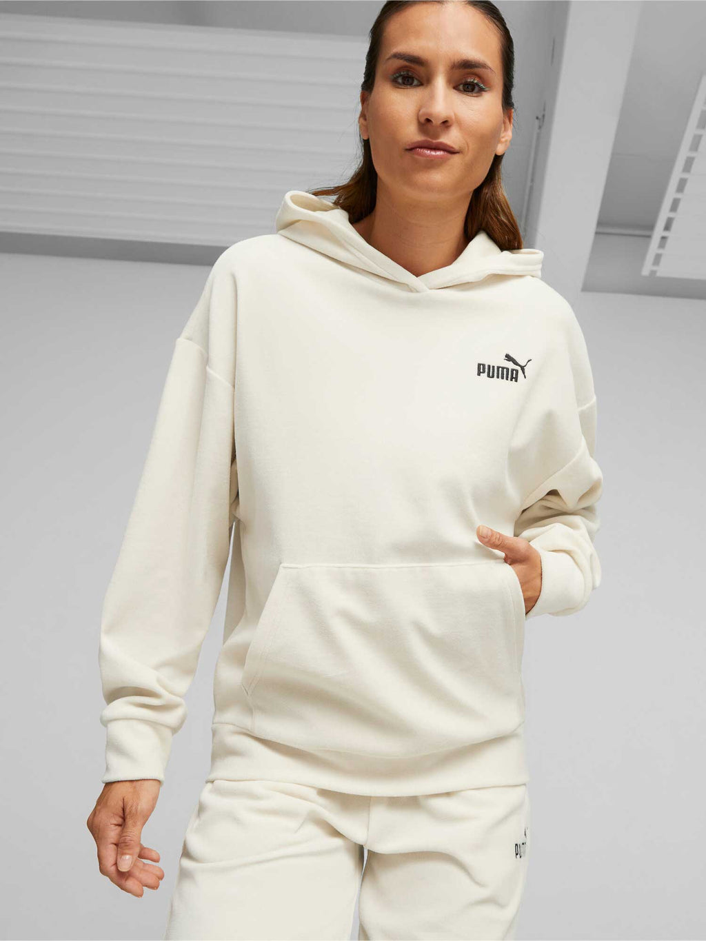 PUMA Суитшърт ESS ELEVATED Velour Hoodie