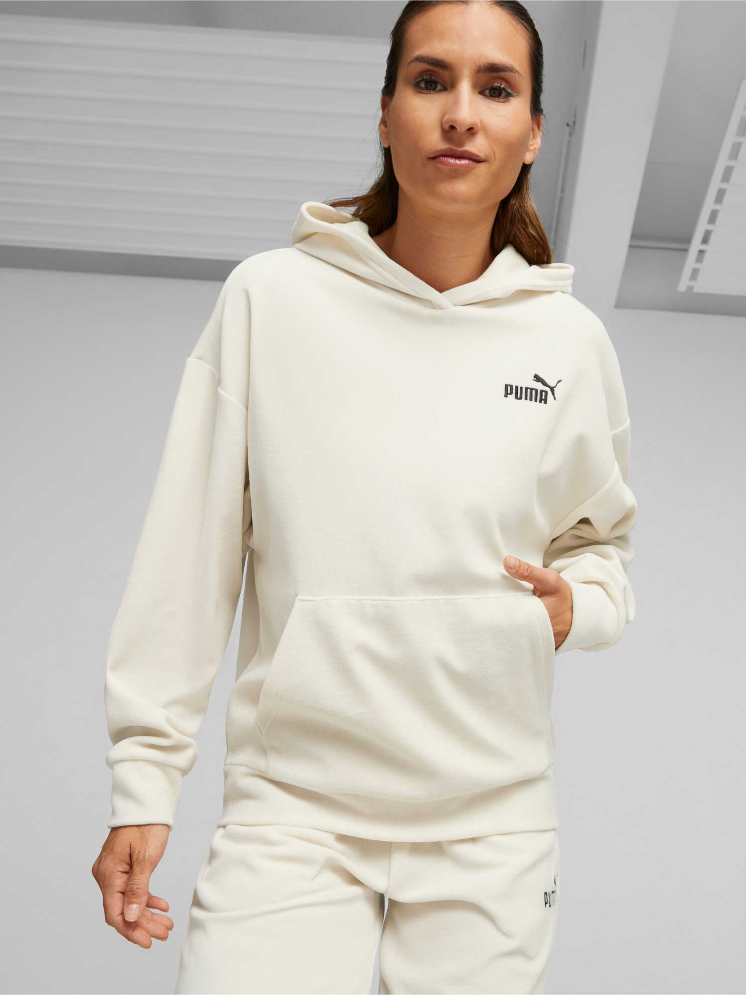 PUMA Суитшърт ESS ELEVATED Velour Hoodie