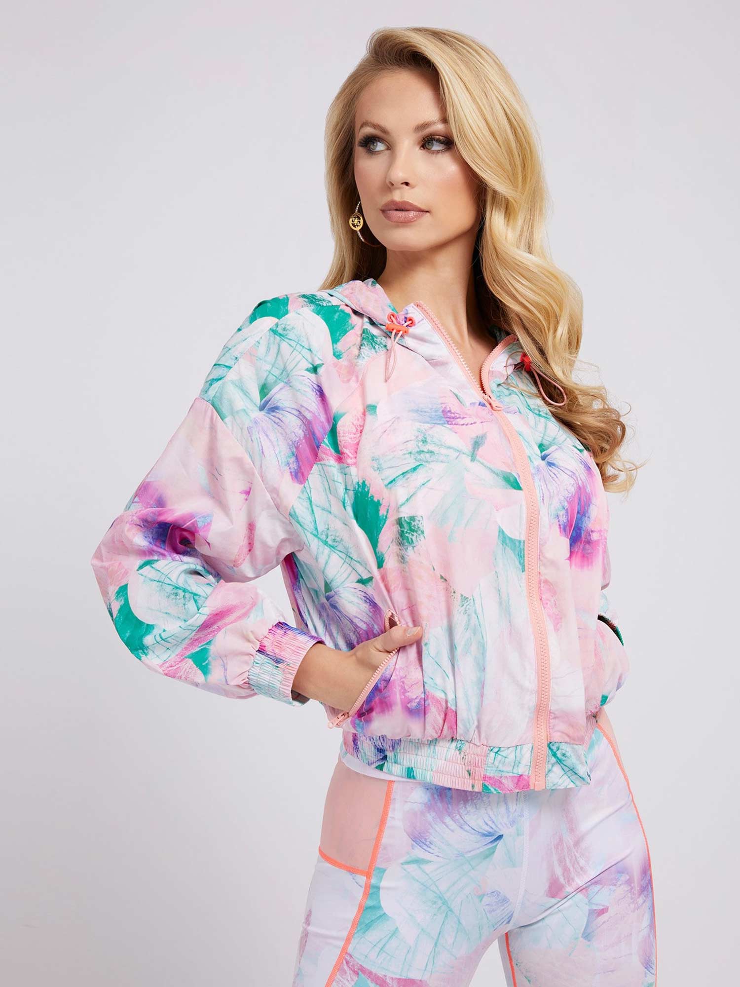 GUESS Ветровка CARLIE WINDBREAKER
