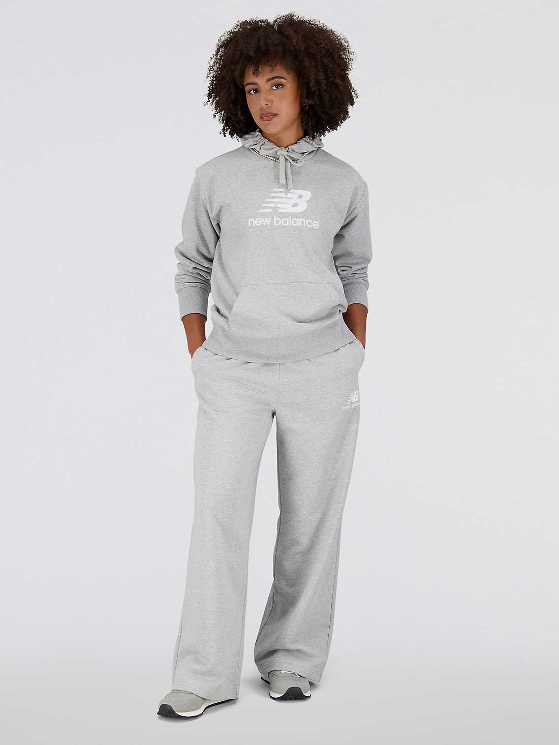 NEW BALANCE Спортно долнище ESSENTIALS STACKED LOGO