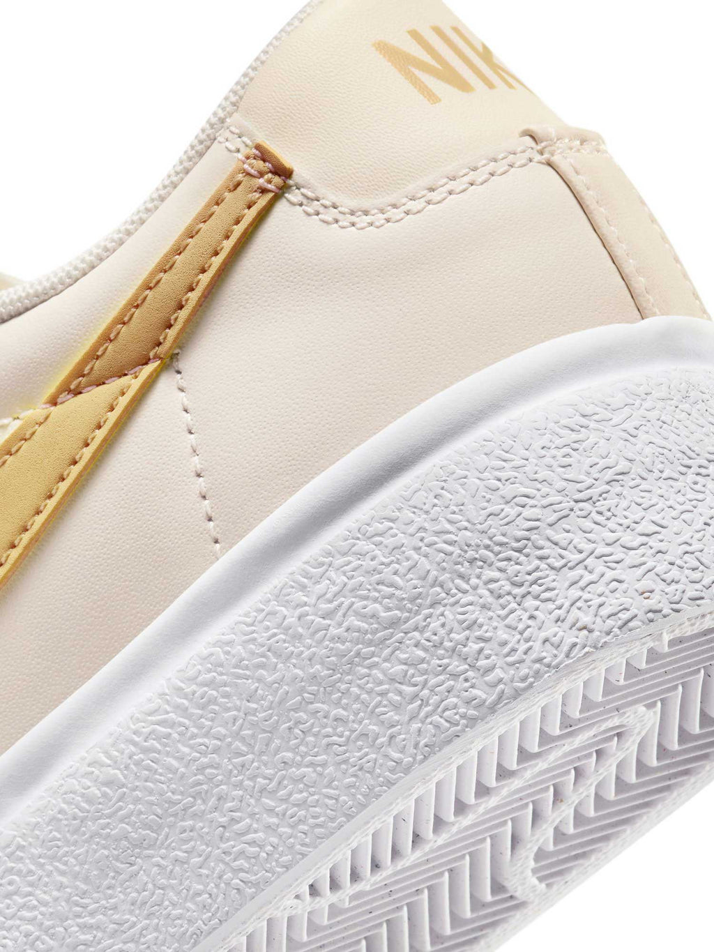 NIKE Обувки W BLAZER LOW PLATFORM