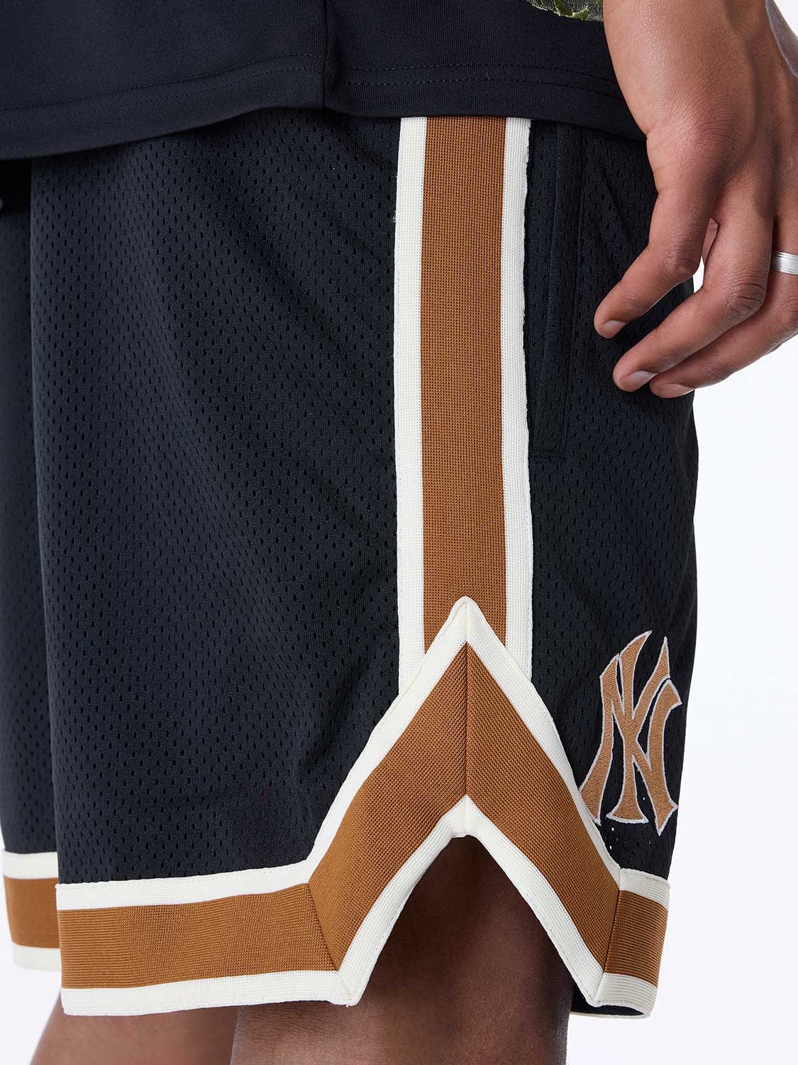 NEW ERA Къси панталони MLB FLORAL MESH SHORT NEYYAN