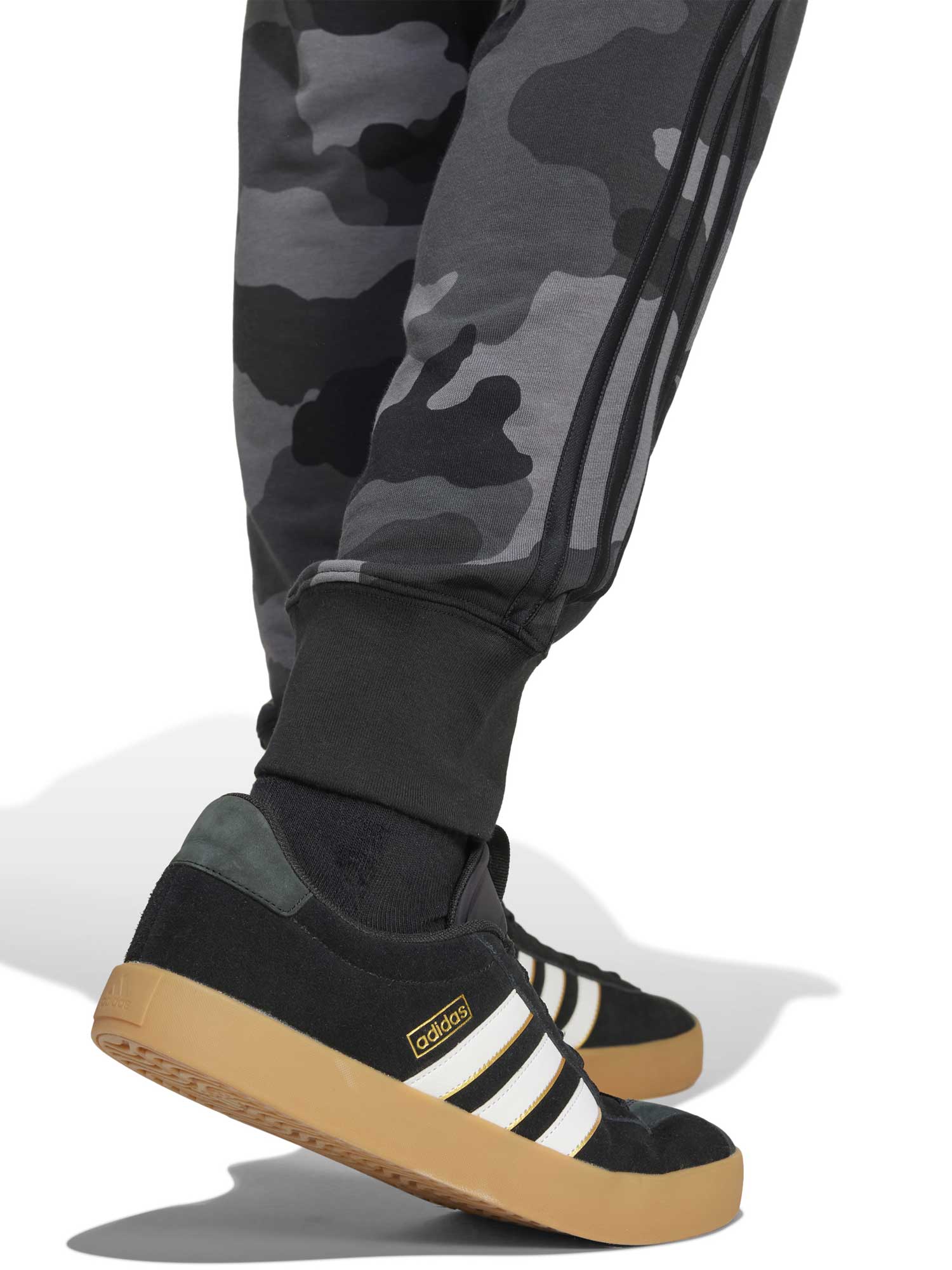 ADIDAS SPORTSWEAR Спортно долнище Seasonal Essentials Camouflage