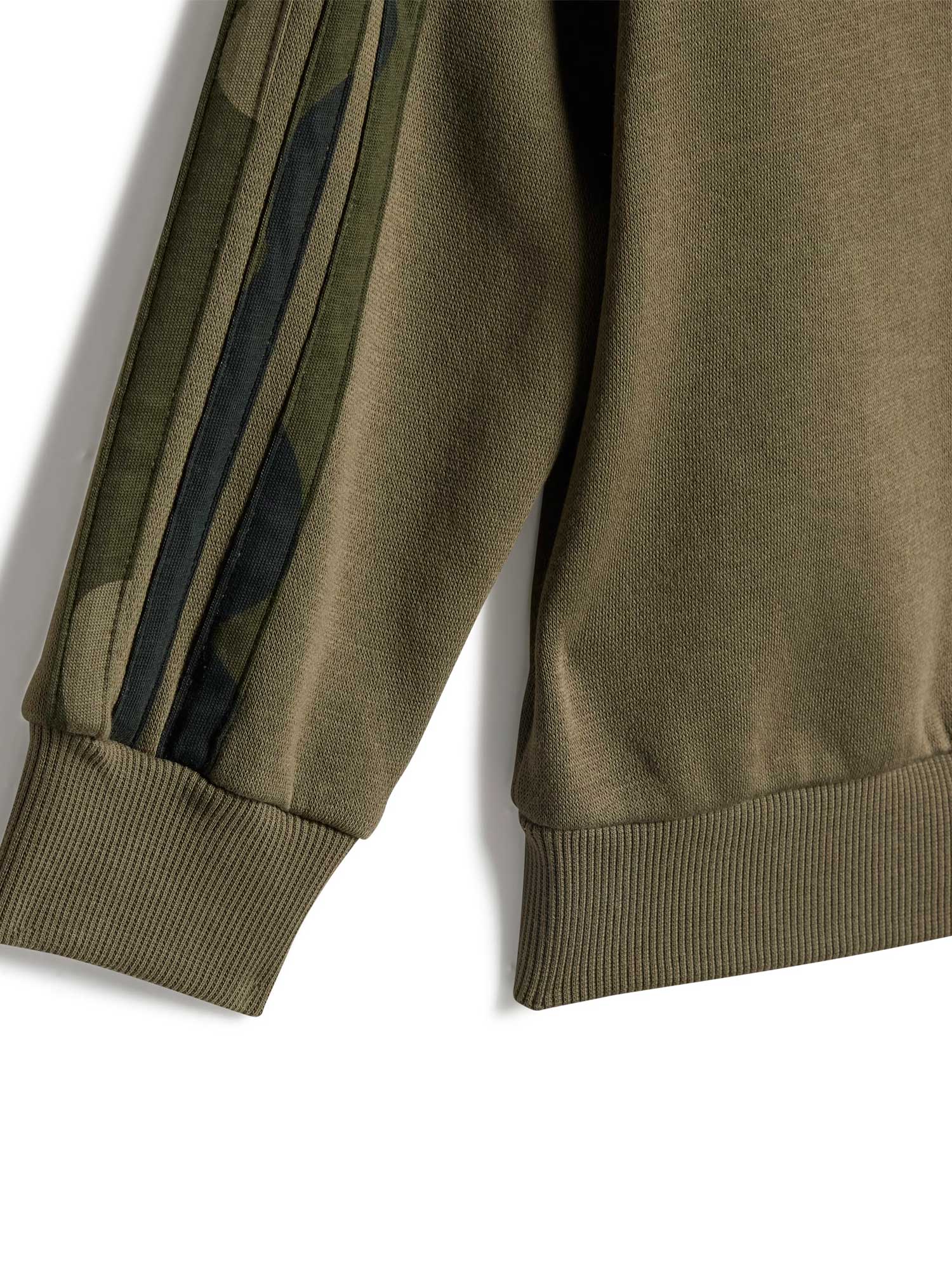 ADIDAS SPORTSWEAR Спортен екип Seasonal Essentials Camo Fleece