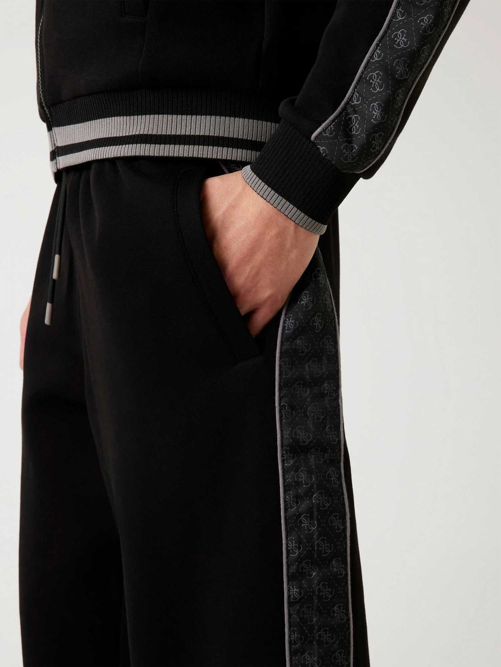 GUESS Спортно долнище FINLO PANT