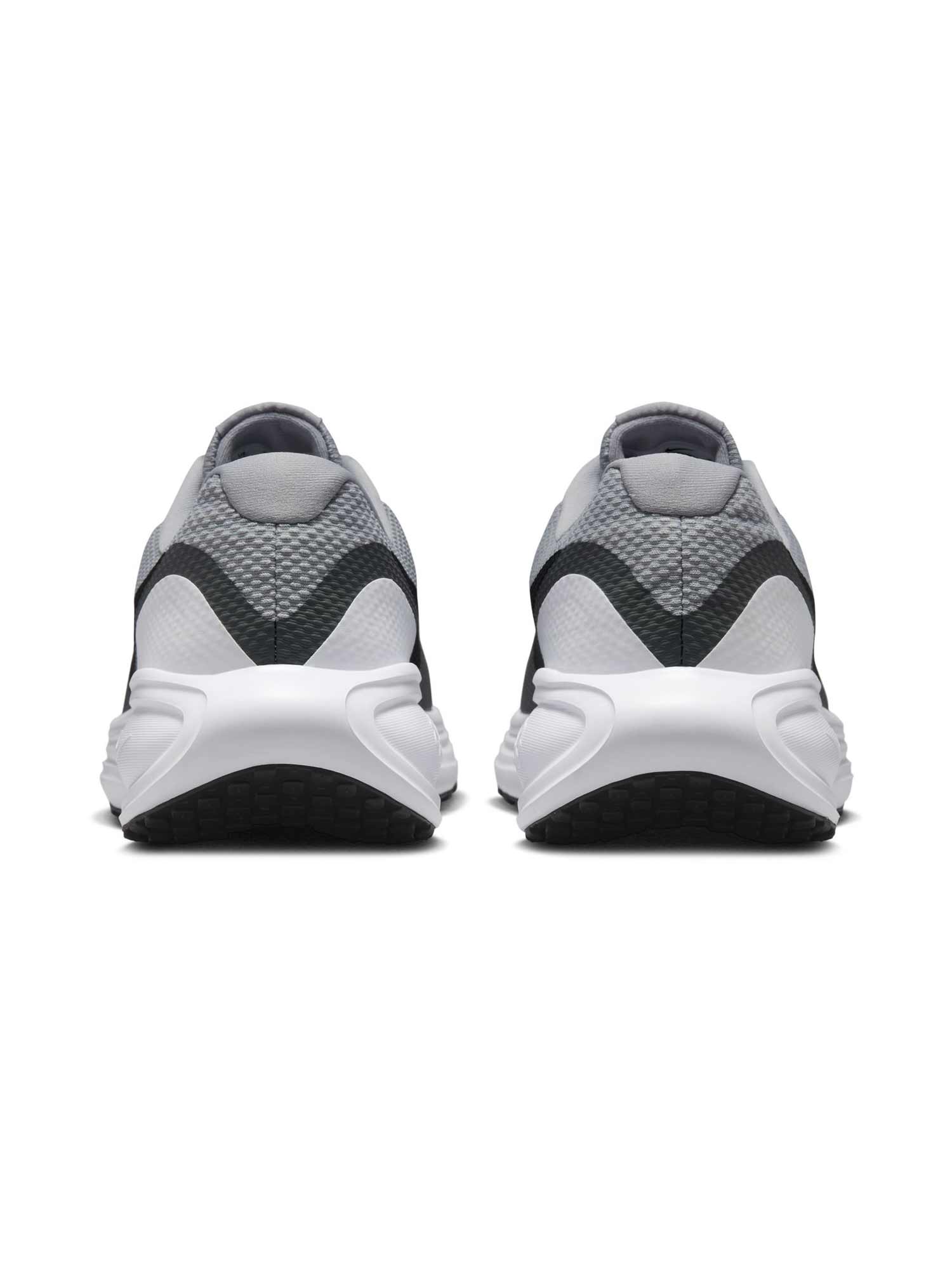 NIKE Обувки REVOLUTION 8