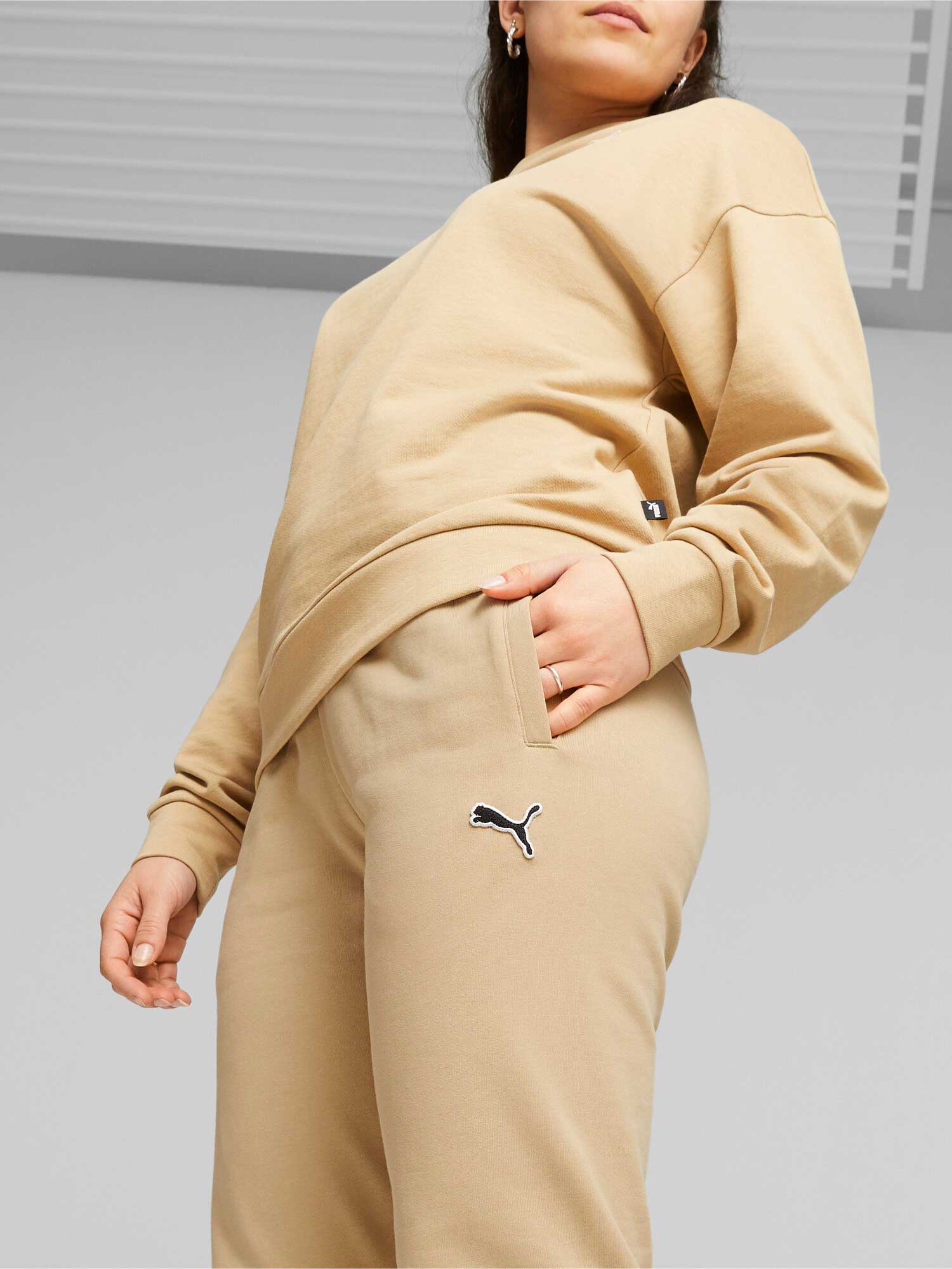 PUMA Спортно долнище BETTER ESSENTIALS Pants cl FL