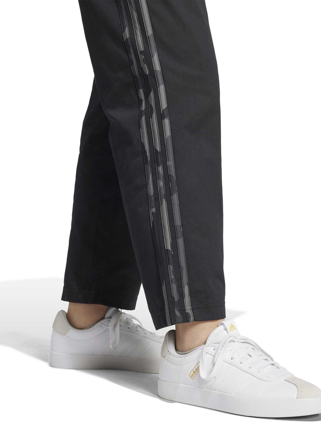 ADIDAS SPORTSWEAR Спортно долнище ESSENTIALS CAMO PRINTED 3 STRIPES