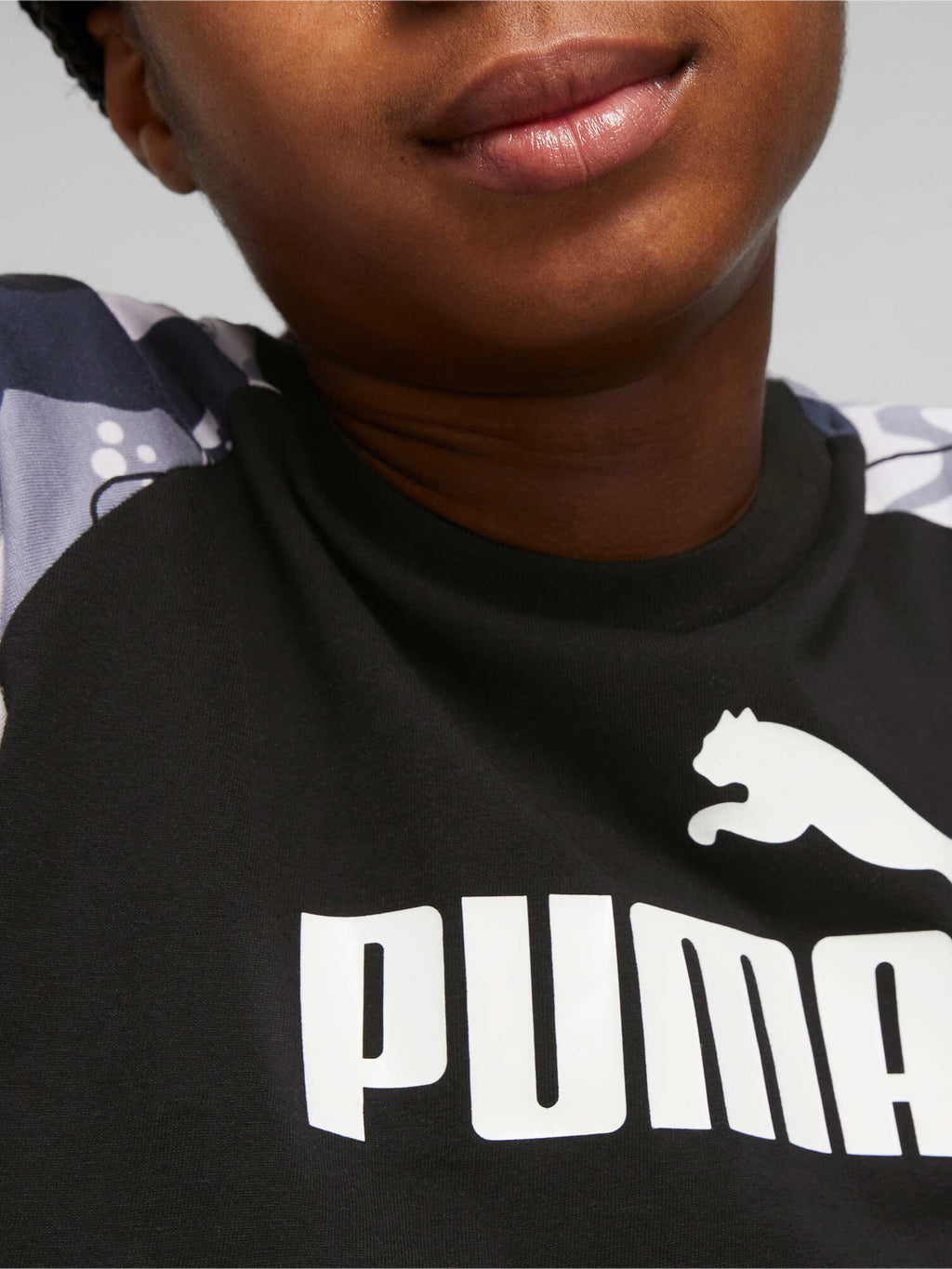 PUMA Тениска ESS+ STREET ART Raglan AOP