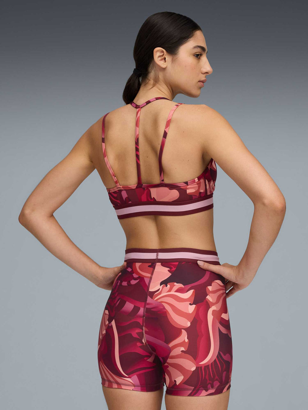 PUMA Спортен сутиен FLORAL RIBBON STRAPPY BRA - LOW