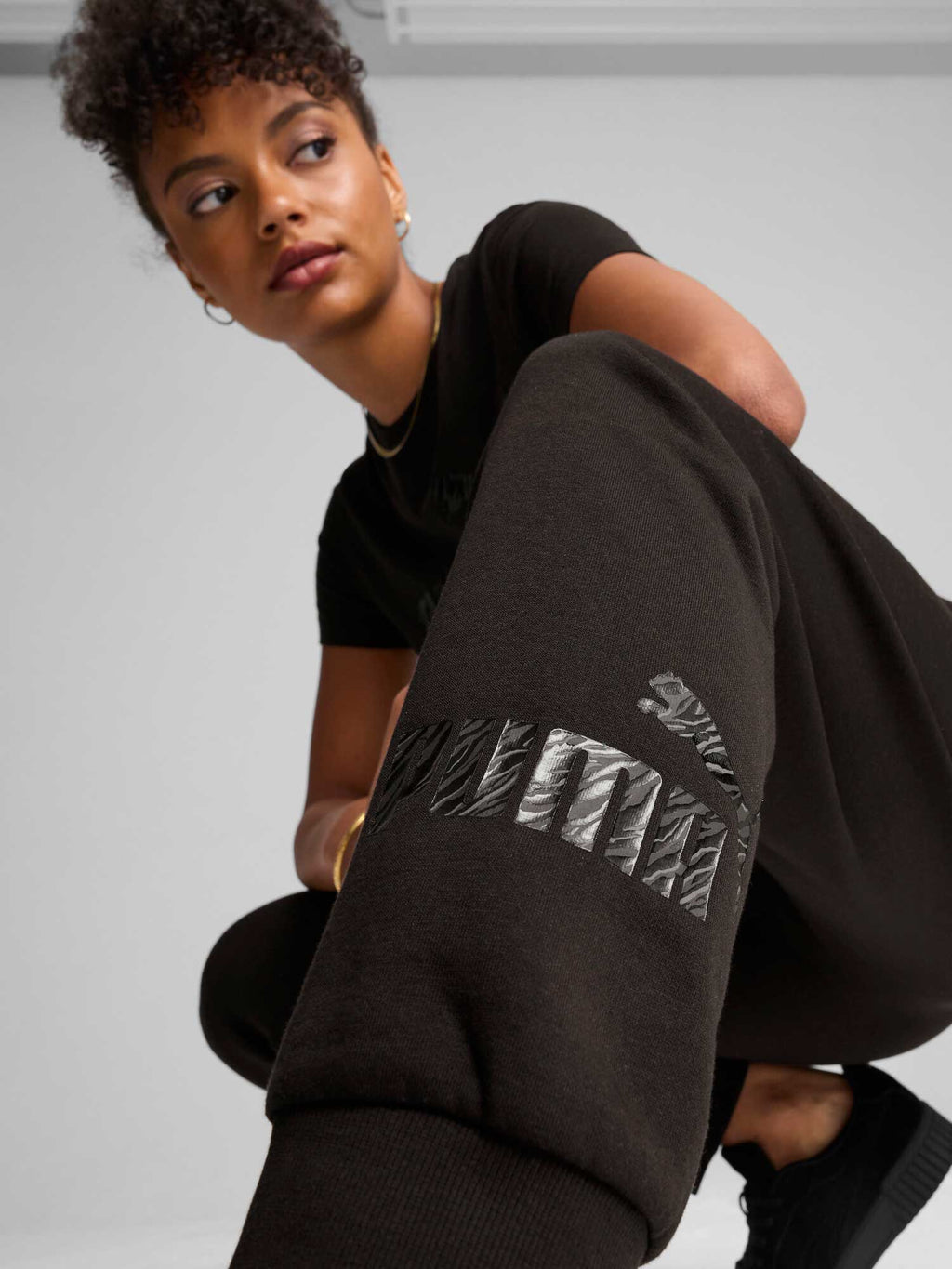 PUMA Спортно долнище ESS+ ANIMAL Pants FL