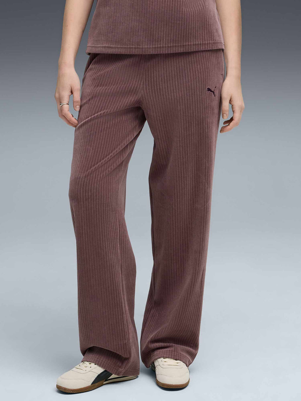 PUMA Спортно долнище ESS ELEVATED Velour Rib Str Leg