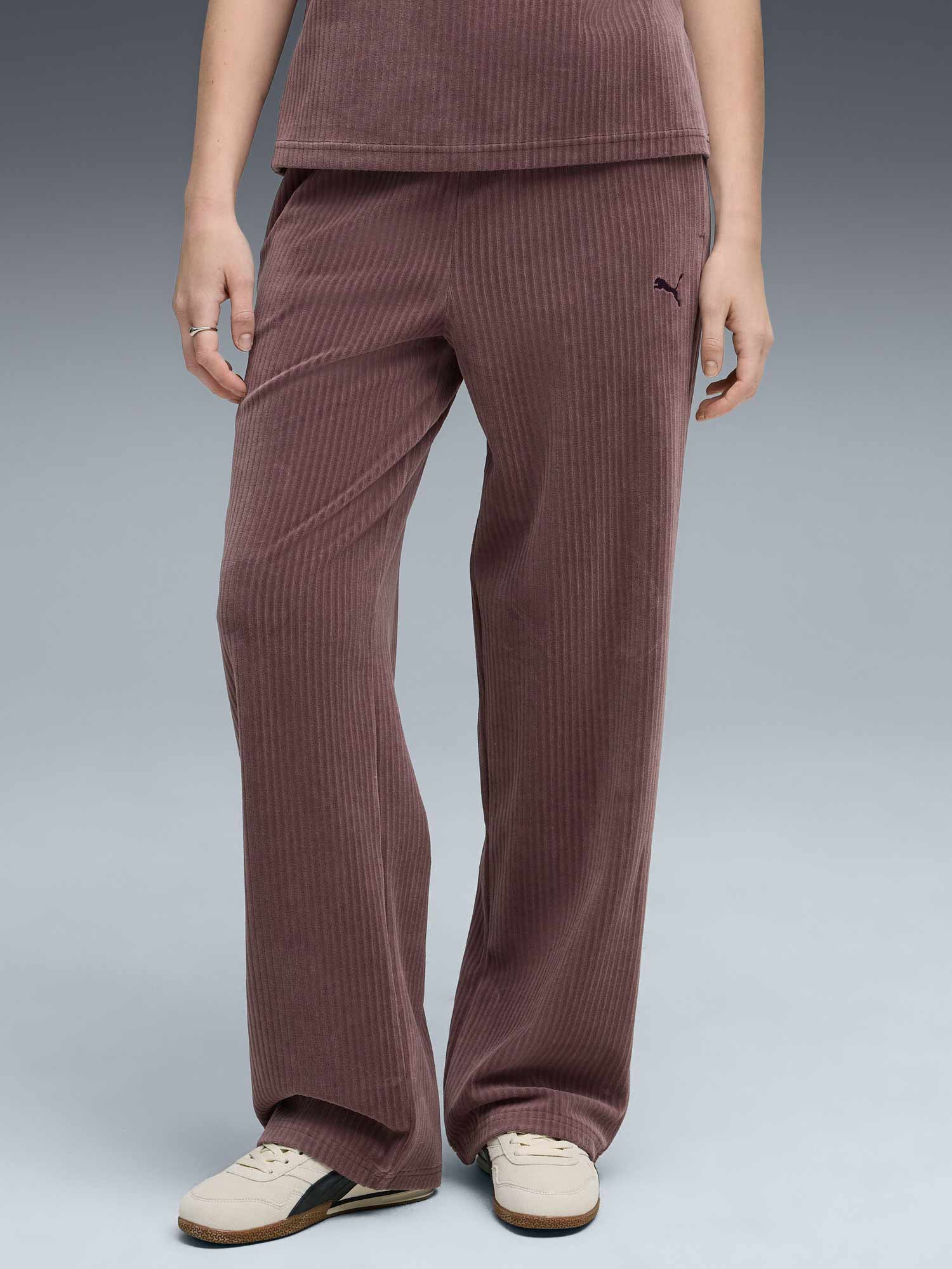 PUMA Спортно долнище ESS ELEVATED Velour Rib Str Leg