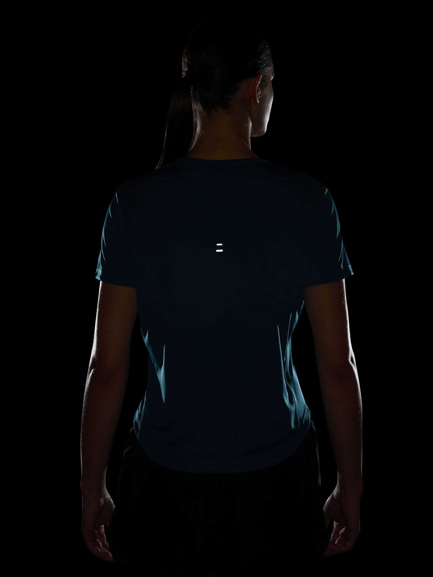 NIKE Тениска W NK TEMPO SWSH HBR DF SS TOP