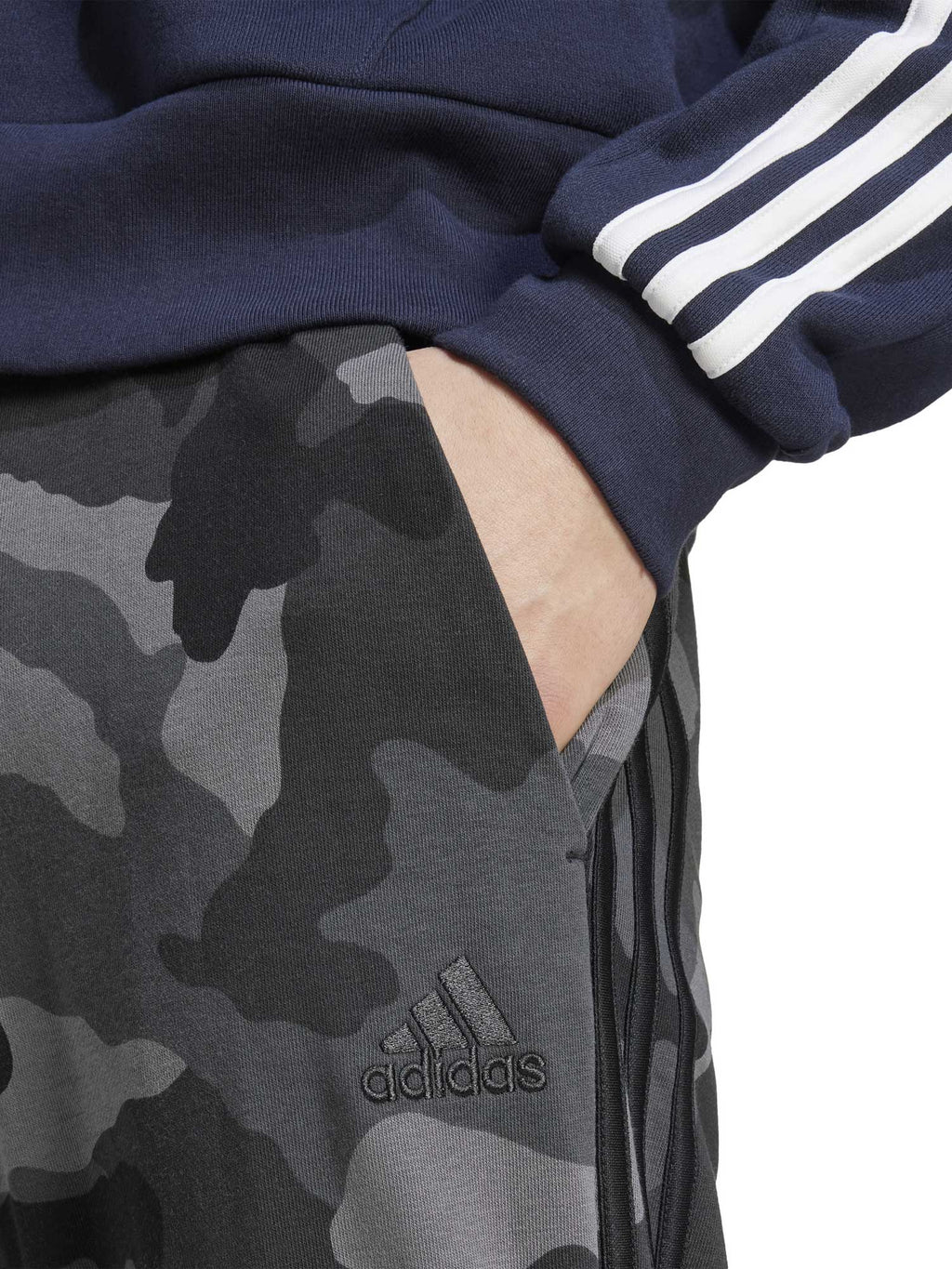 ADIDAS SPORTSWEAR Спортно долнище Seasonal Essentials Camouflage