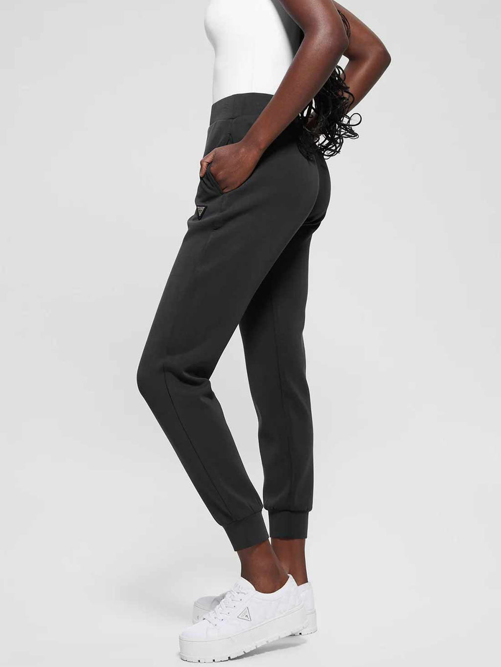 GUESS Спортно долнище OLYMPE LONG PANTS