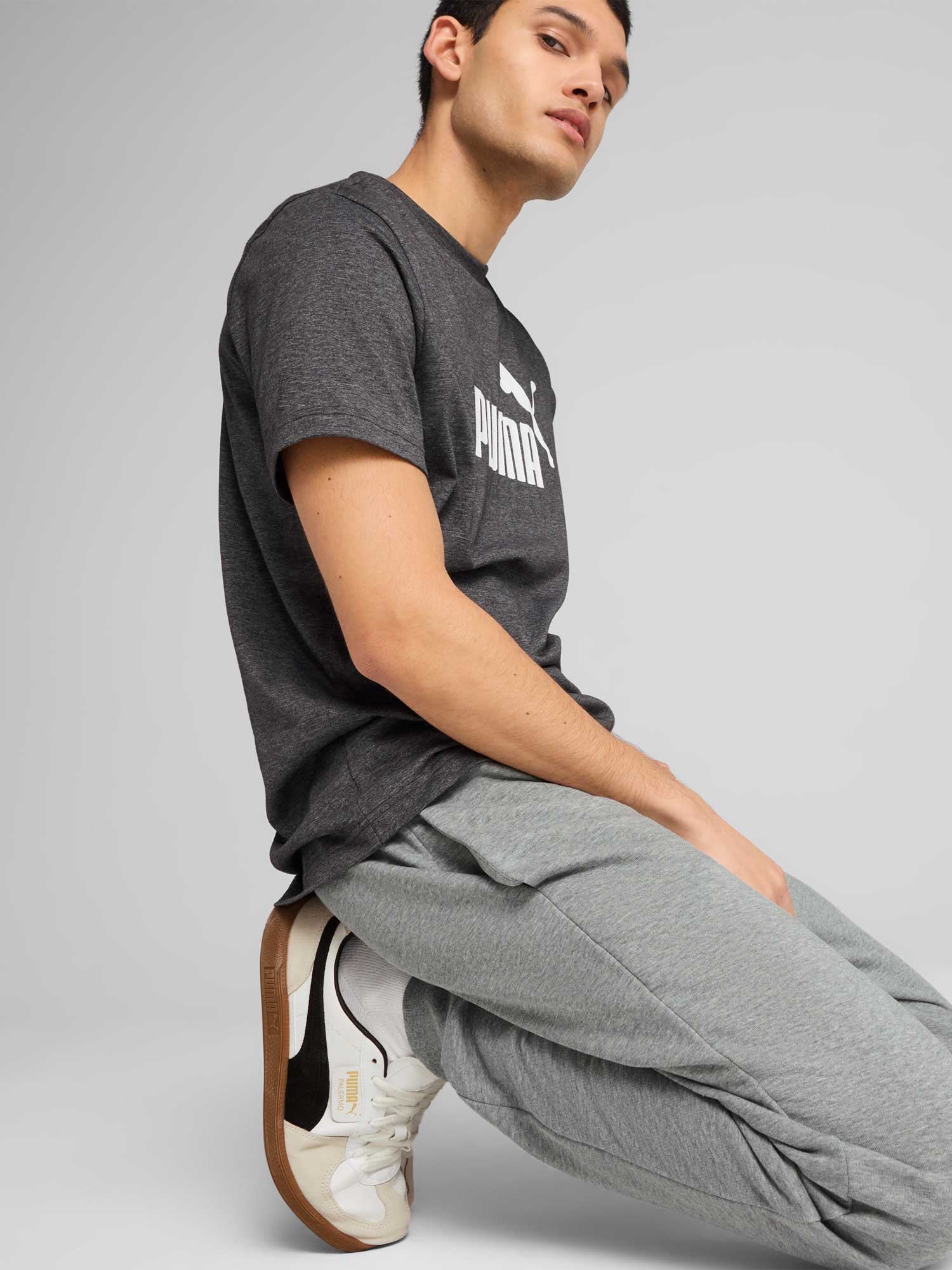 PUMA Спортно долнище ESS No. 1 Logo Sweatpants TR cl