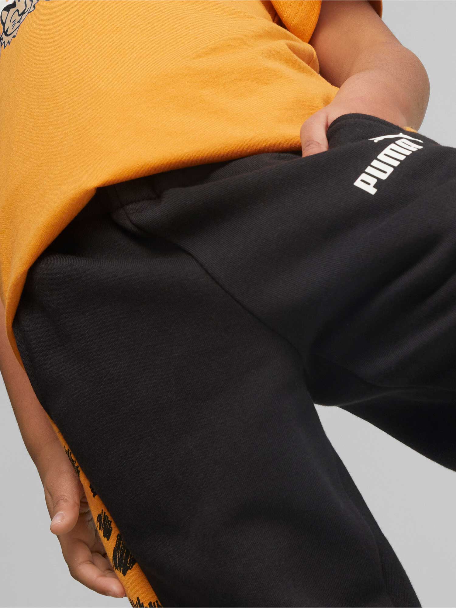 PUMA Спортно долнище ESS+ MATES TR
