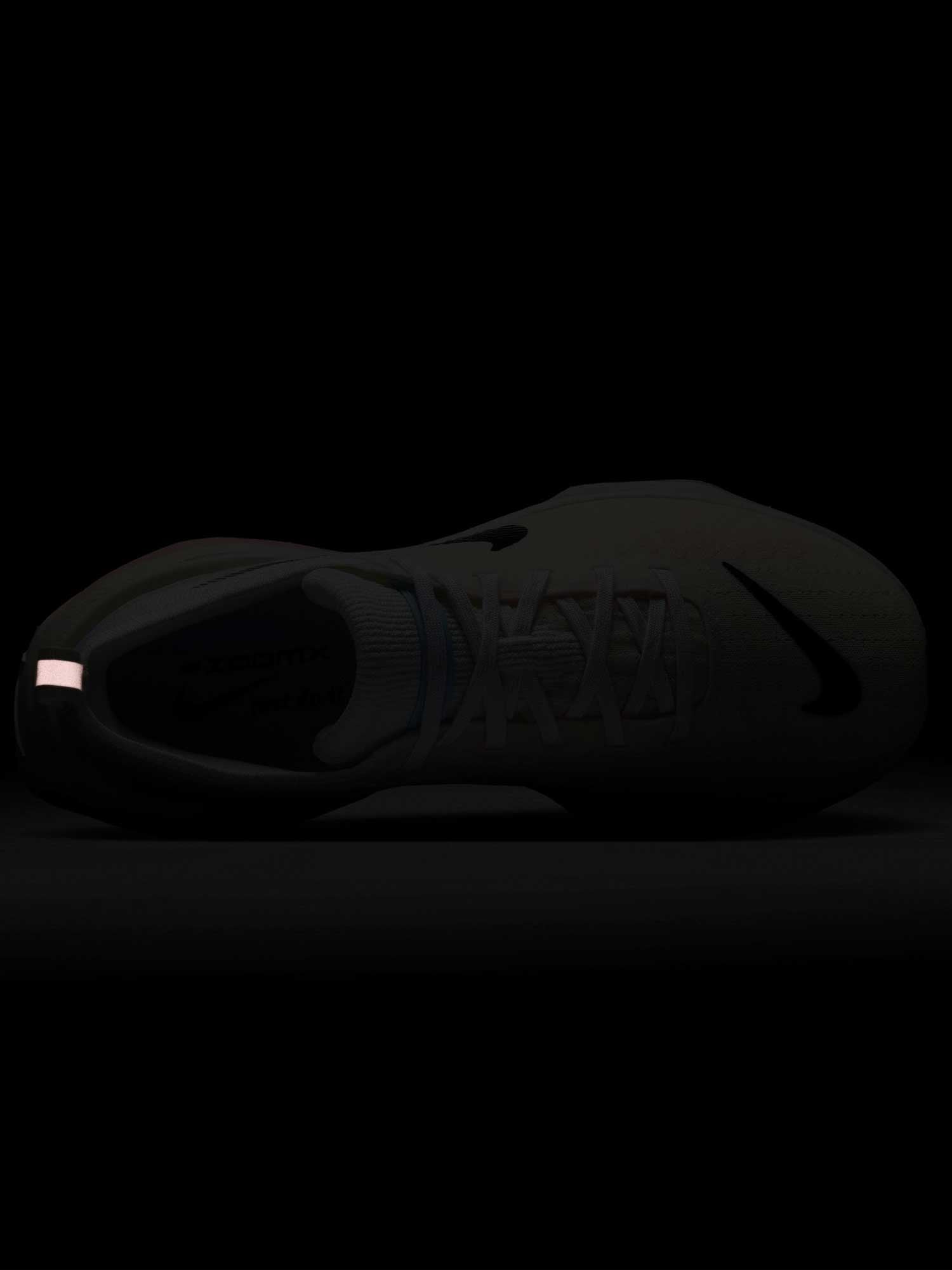 NIKE Обувки WMNS ZOOMX INVINCIBLE RUN FK 3