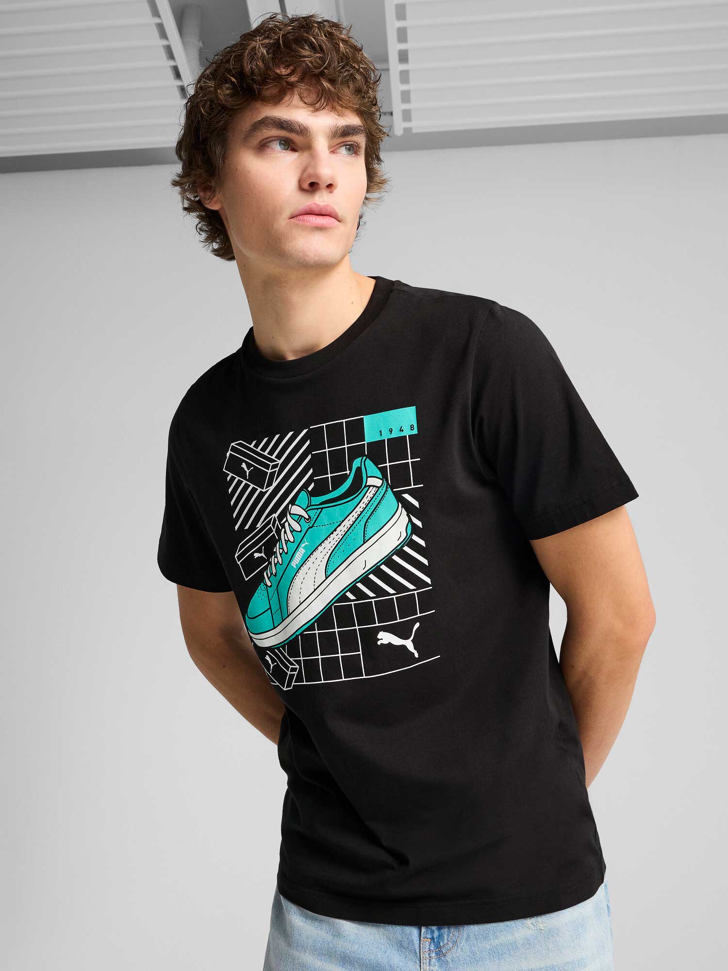 PUMA Тениска GRAPHICS Sneaker Tee