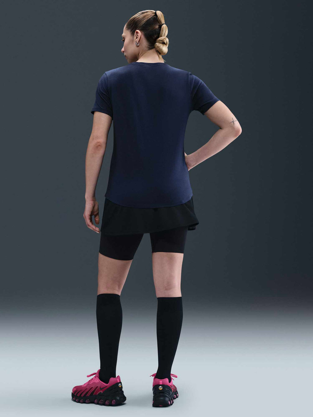 NIKE Тениска W NSW CLUB SS TEE ICN FTRA